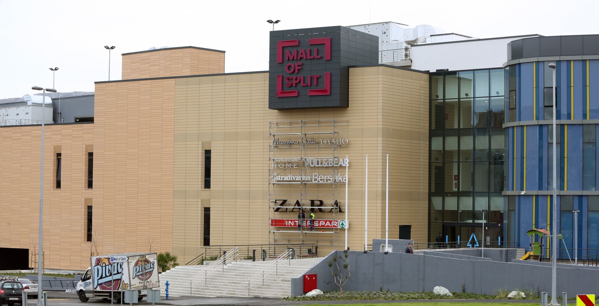 29.02.2016., Split - Zavrsni radovi na trgovackom centru Mall of Split. Photo: Miranda Cikotic/PIXSELL
