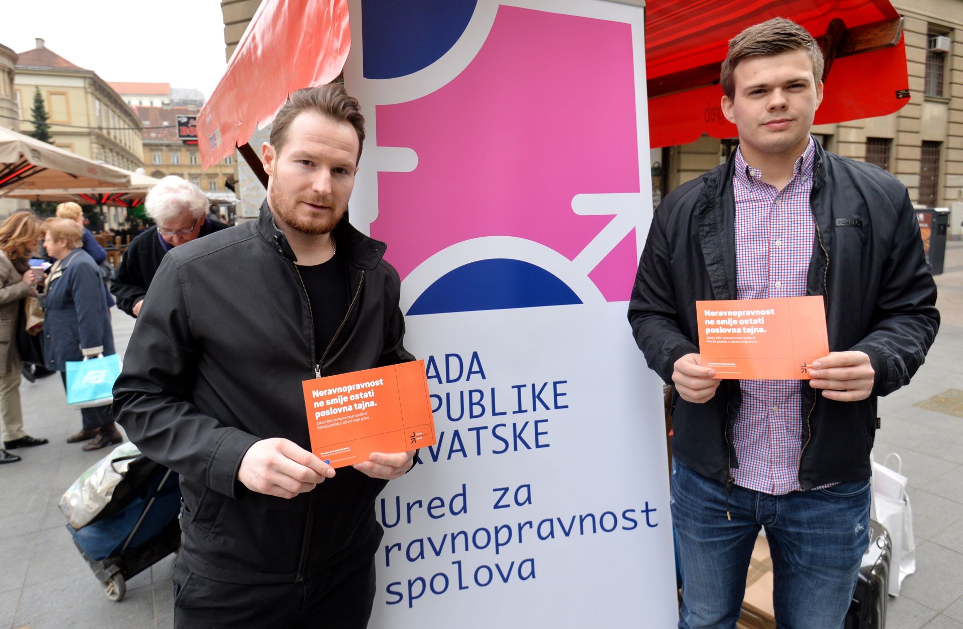 18.03.2017., Zagreb - Na Cvjetnom trgu odrzala se javna kampanja Neravnopravnost ne smije ostati poslovna tajna, Ureda za ravnopravnost spolova i finskog Instituta za zdravstvo. Akciju su podrzali i igraci KHL Medvesak. Matija Milicic, Tom Zanoski. Photo: Marko Lukunic/PIXSELL