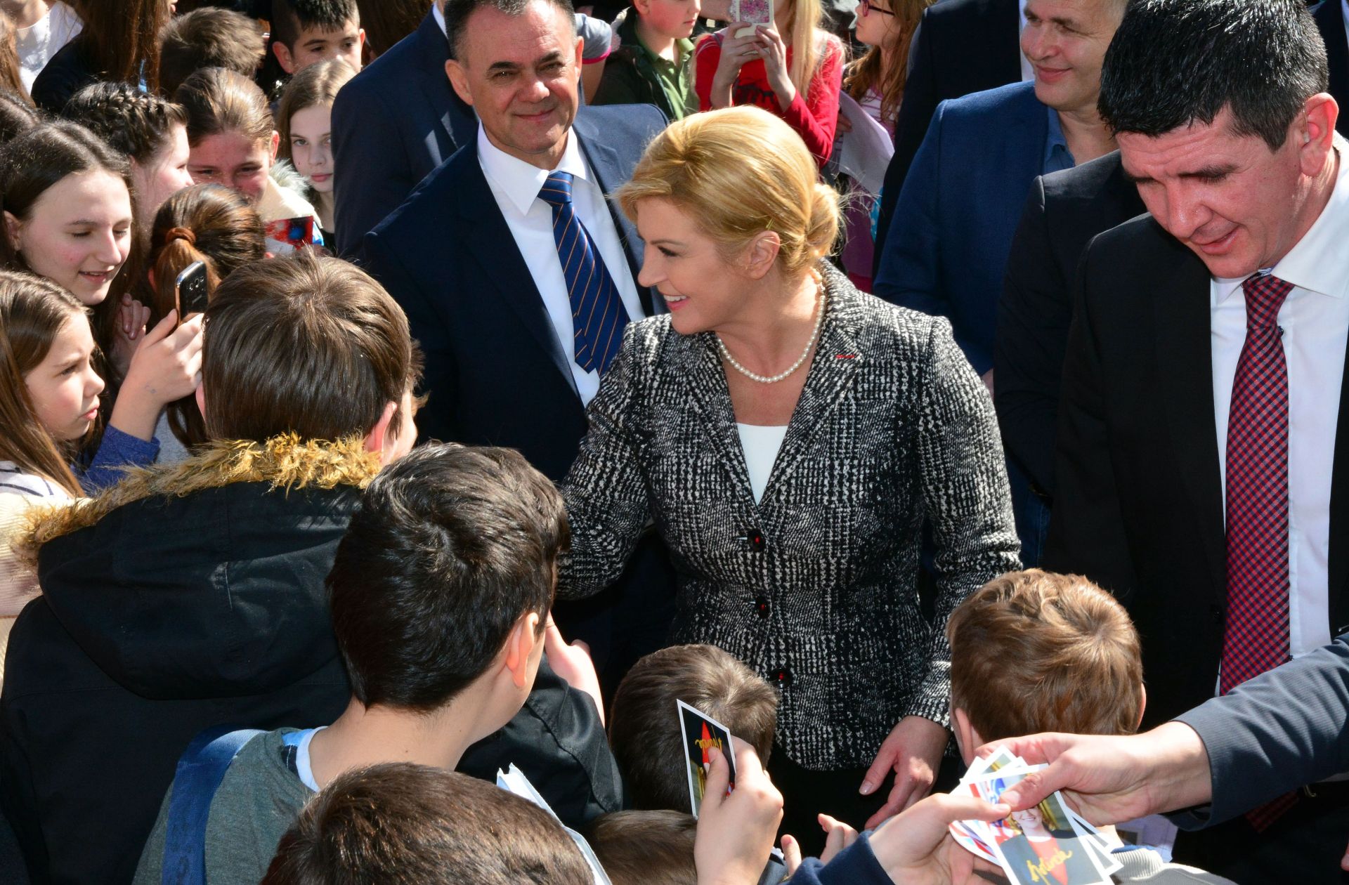 03.03.2017., Kutjevo - Susret Predsjednice Republike Kolinde Grabar-Kitarovic s gradjanima i celnicima Grada Kutjeva na Trgu grasevine i Gradskom poglavarstvu, te posjet Predsjednice i sefova diplomatskih misija i medjunarodnih organizacija akreditiranih u Republici Hrvatskoj vinskim podrumima tvrtke Kutjevo d.d. u sklopu projekta Osjeti Hrvatsku.
Photo: Ivica Galovic/ PIXSELL
