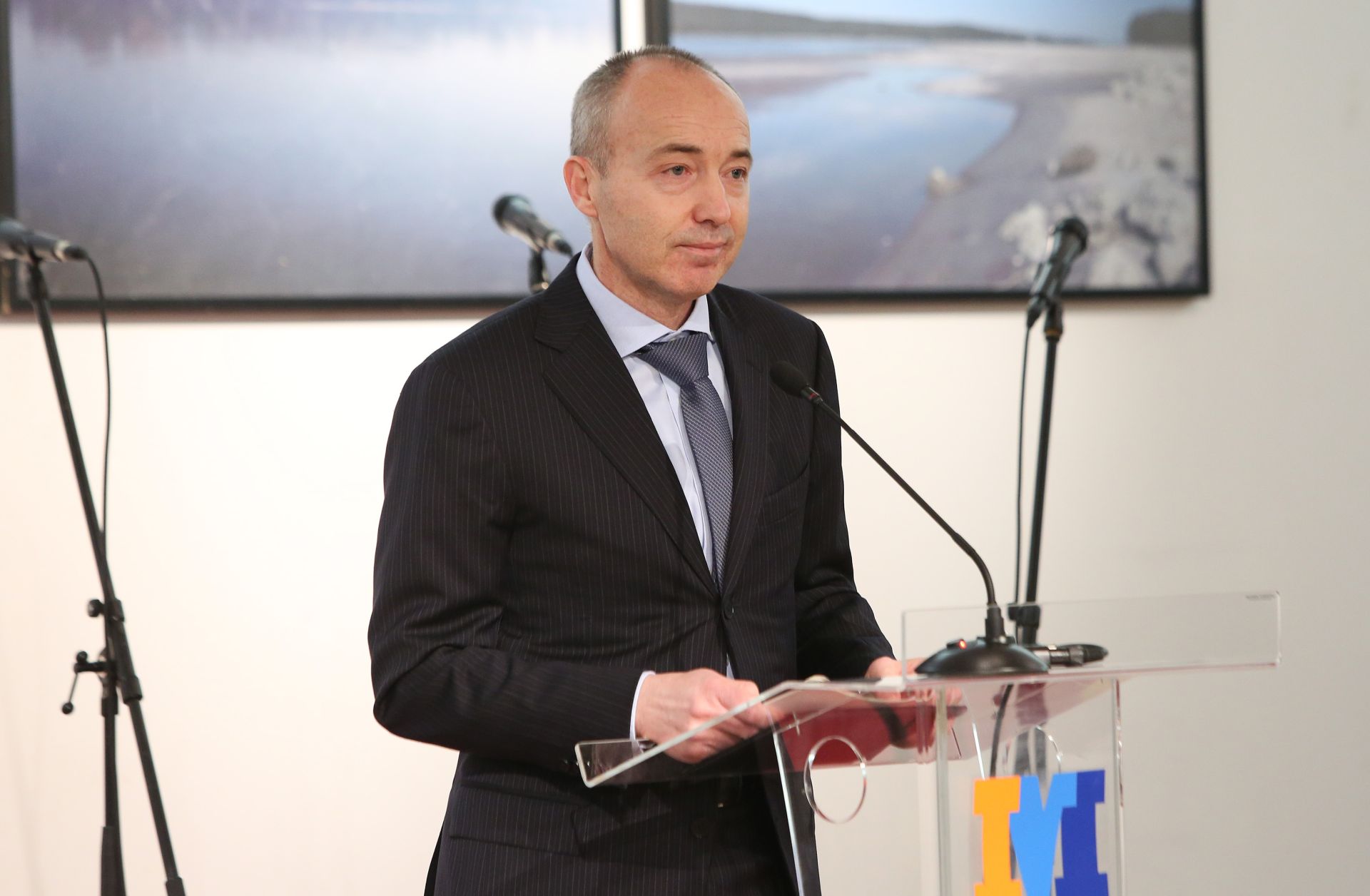 10.02.2017., Vukovar - U dvorcu Eltz odrzana je svecana promocija brigadira Zeljka Zivanovica i Ivice Komljena u cinove generala. Ministar obrane Damir Krsticevic. Photo: Marko Mrkonjic/PIXSELL