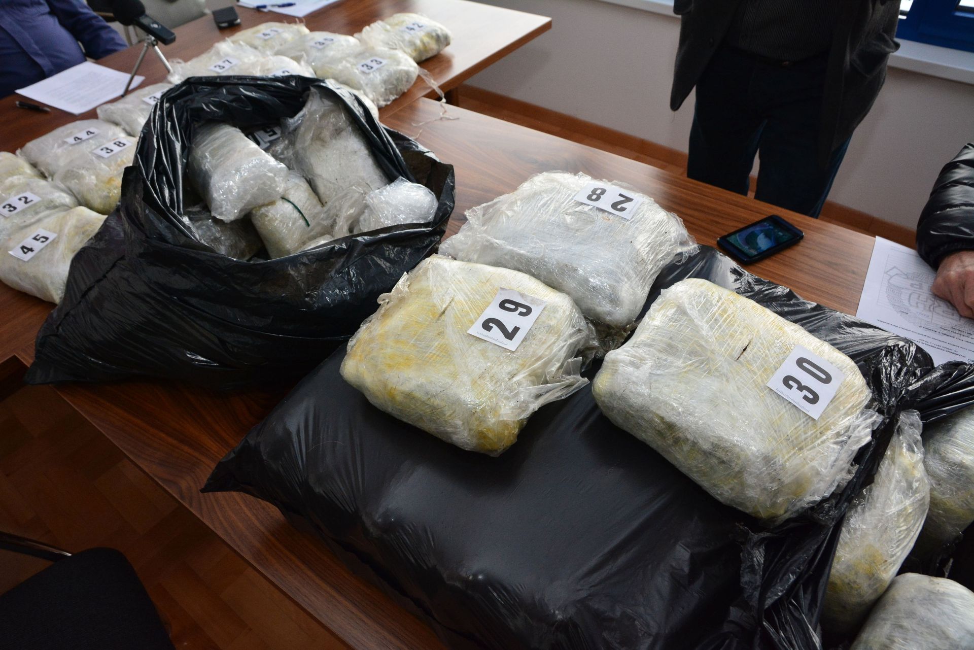 13.02.2017., Stara Gradiska - Na izvanrednoj konferenciji za medije PU brodsko-posavske policija je izvijestila o zapljeni 28,5 kg marihuane, pronadjene na granicnom prijelazu Stara Gradiska u vozilu crnogorskih registarskih oznaka. Photo: Ivica Galovic/PIXSELL