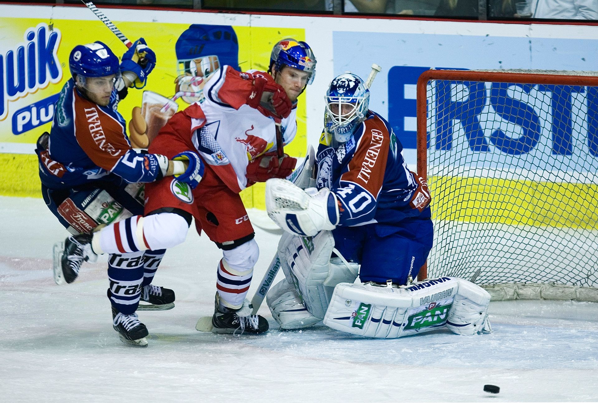 Zagreb,5.3.2013 - Odigrana je peta utakmica èetvrtfinala doigravanja hokejake EBEL lige izmeðu Medveèaka i Red Bull Salzburga.   foto FaH/Tomislav Pavlek/tp
