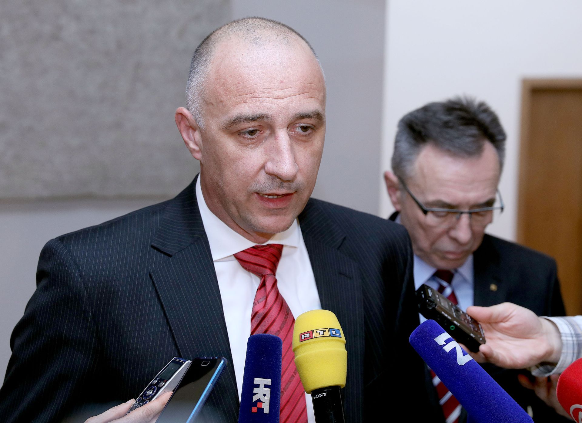 15.03.2017., Zagreb - U Saboru je odrzana konferencija za medije Kluba zastupnika Hrvatske narodne stranke - liberalnih demokrata i Hrvatske stranke umirovljenika o temi Prijedlog Zakona o izmjenama i dopunama Zakona o upravljanju i raspolaganju imovinom u vlasnistvu Republike Hrvatske.  Ivan Vrdoljak, Milorad Batinic. 
Photo: Patrik Macek/PIXSELL