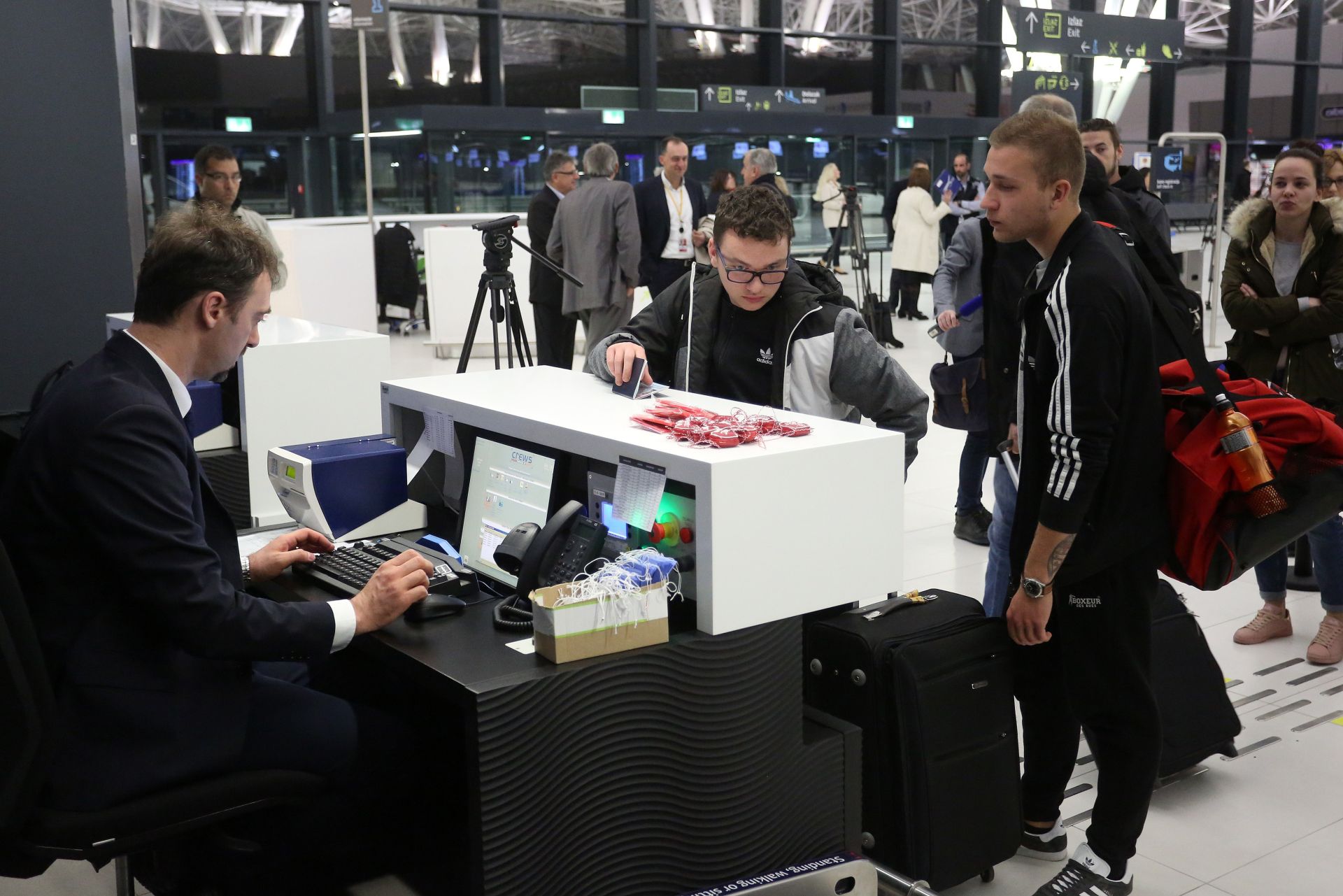 28.03.2017., Zagreb - Putnicki terminal medjunarodne zracne luke Franjo Tudjman docekao je svoje prve putnike. Photo: Borna Filic/PIXSELL