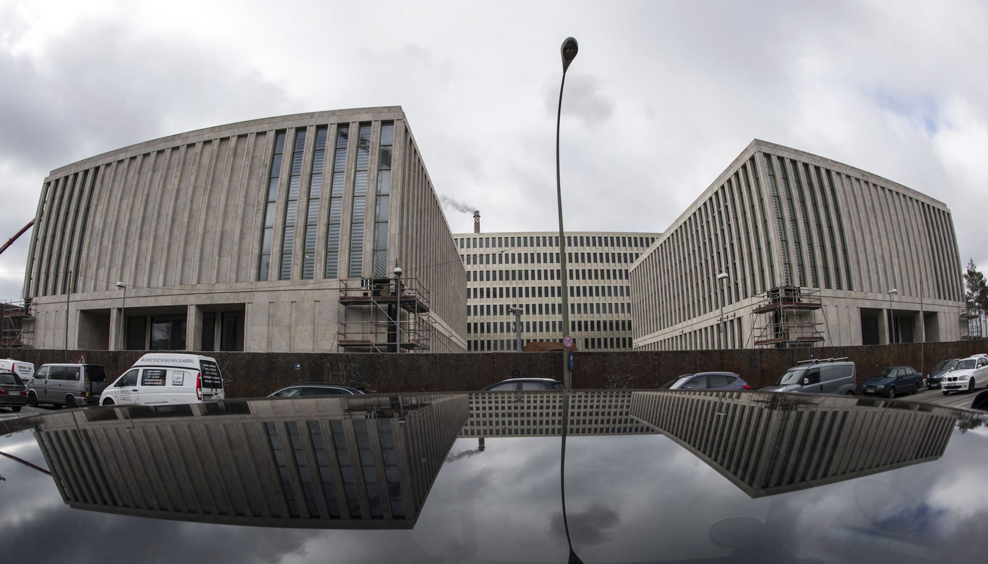 epa04648557 Exterior view on the new headquarters of the German Federal Intelligence Service (BND) reflected in a car roof in Berlin, Germany, 05 March 2015. The German spy agency's new headquarters in Berlin have been partly flooded after somebody tampered with its water pipes. Officials are baffled at how taps could have been stolen, setting water cascading through the building on 03 March. Security has been stringent at the sprawling white complex going up for the BND intelligence service near Berlin's main railway station for fear that rival spies will plant bugs in it during construction.  EPA/PAUL ZINKEN