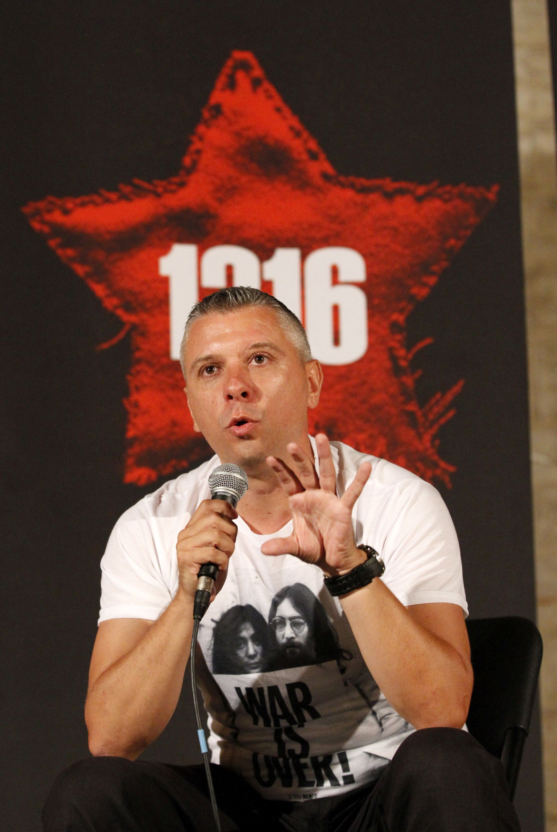 ibenik, 2.9.2015. - Danas je u ibeniku poèeo 3. Festival alternative i ljevice (FALI). Na fotografiji povjesnièar Hrvoje Klasiæ tijekom javnog razgovora 'Abeceda ustaluka'.
foto HINA / mm