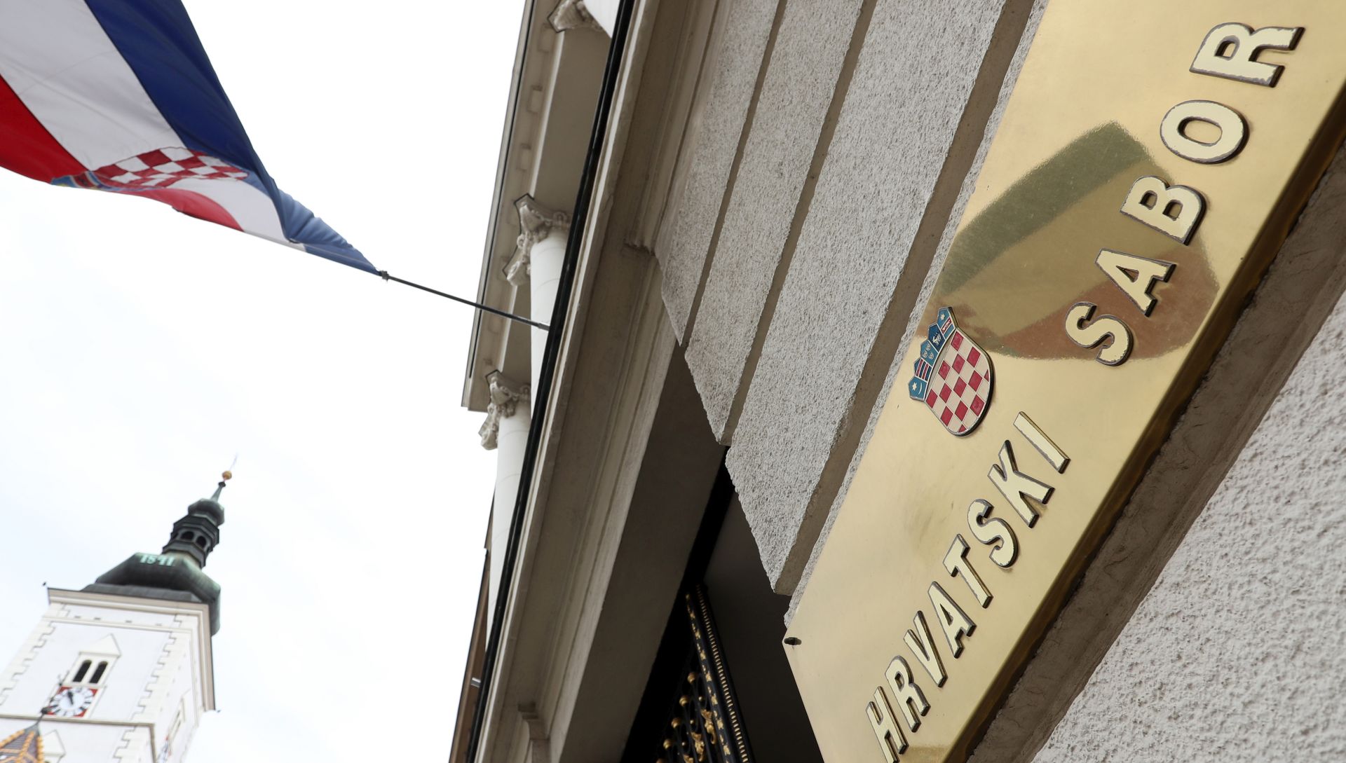 Zagreb, 15.07.2016 - Osmi saziv Hrvatskog sabora od petka je i formalno prestao postojati jer je na snagu stupila odluka o samorasputanju koju je Sabor donio u lipnju te su poèeli teæi ustavni rokovi za prijevremene parlamentarne izbore koji se moraju odrati najranije 30, najkasnije 60 dana od rasputanja Sabora. Na slici zgrada Hrvatskog sabora.
foto HINA/ Damir SENÈAR /ds
