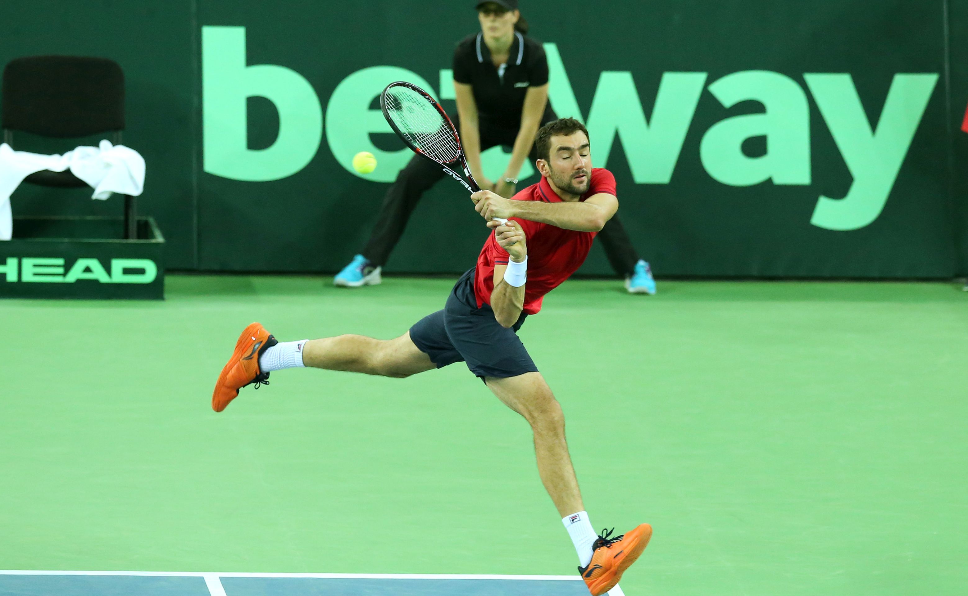 Zagreb, 27. studenoga 2016. - Treæeg dana finala Davis Cupa izmeðu reprezentacija Hrvatske i Argentine na teren su izali Marin Èiliæ i Juan Martin del Potro, koji su u dosadanjim pojedinaènim finalnim meèevima svojim reprezentacijama veæ donijeli po pobjedu. Nakon dva dana Hrvatska vodi 2:1. Na fotografiji Marin Èiliæ. foto HINA / Daniel KASAP / dk