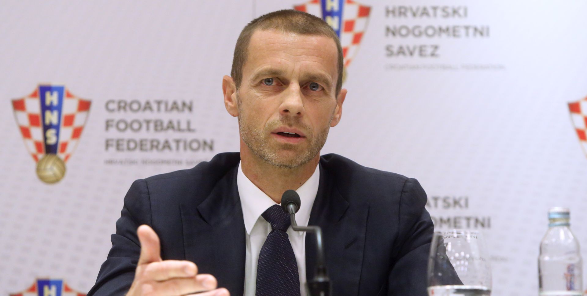 Zagreb, 20.12.2016 - Predsjednik UEFA-e Aleksander Èeferin u okviru svoga boravka u Hrvatskoj sastao se s Davorom ukerom u hotelu DoubleTree by Hilton. Na fotografiji Aleksander Èeferin.
foto HINA/ Daniel KASAP / ml
