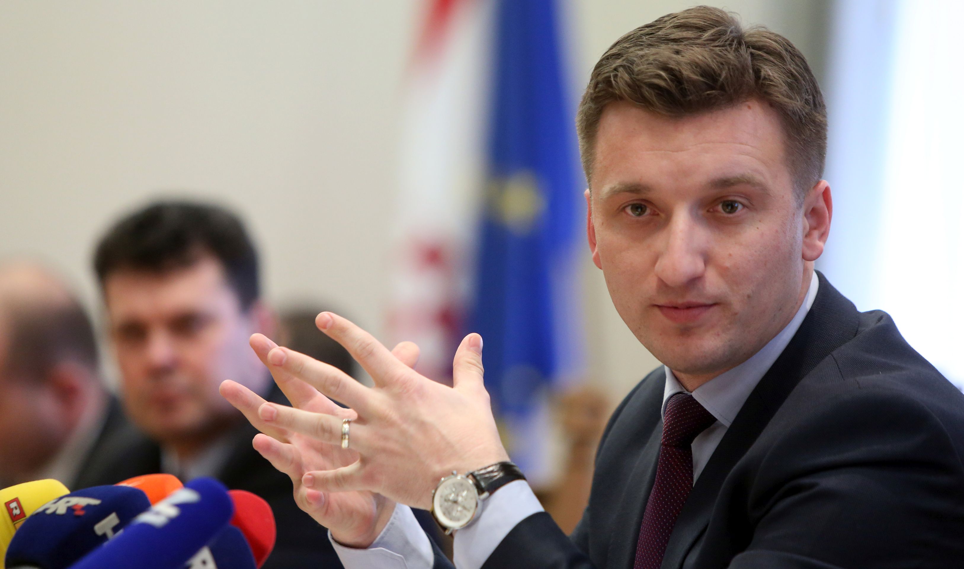 Zagreb, 17.01.2017 - Mandatno-imunitetno povjerenstvo održalo je sjednicu na kojoj su raspravljali o zahtjevu za davanje odobrenja za pokretanje kaznenog postupka protiv saborskih zastupnika Bože Petrova i Mire Bulja. Na fotografiji predsjednik povjerenstva Žarko Tušek.  foto HINA/ Daniel KASAP / dk