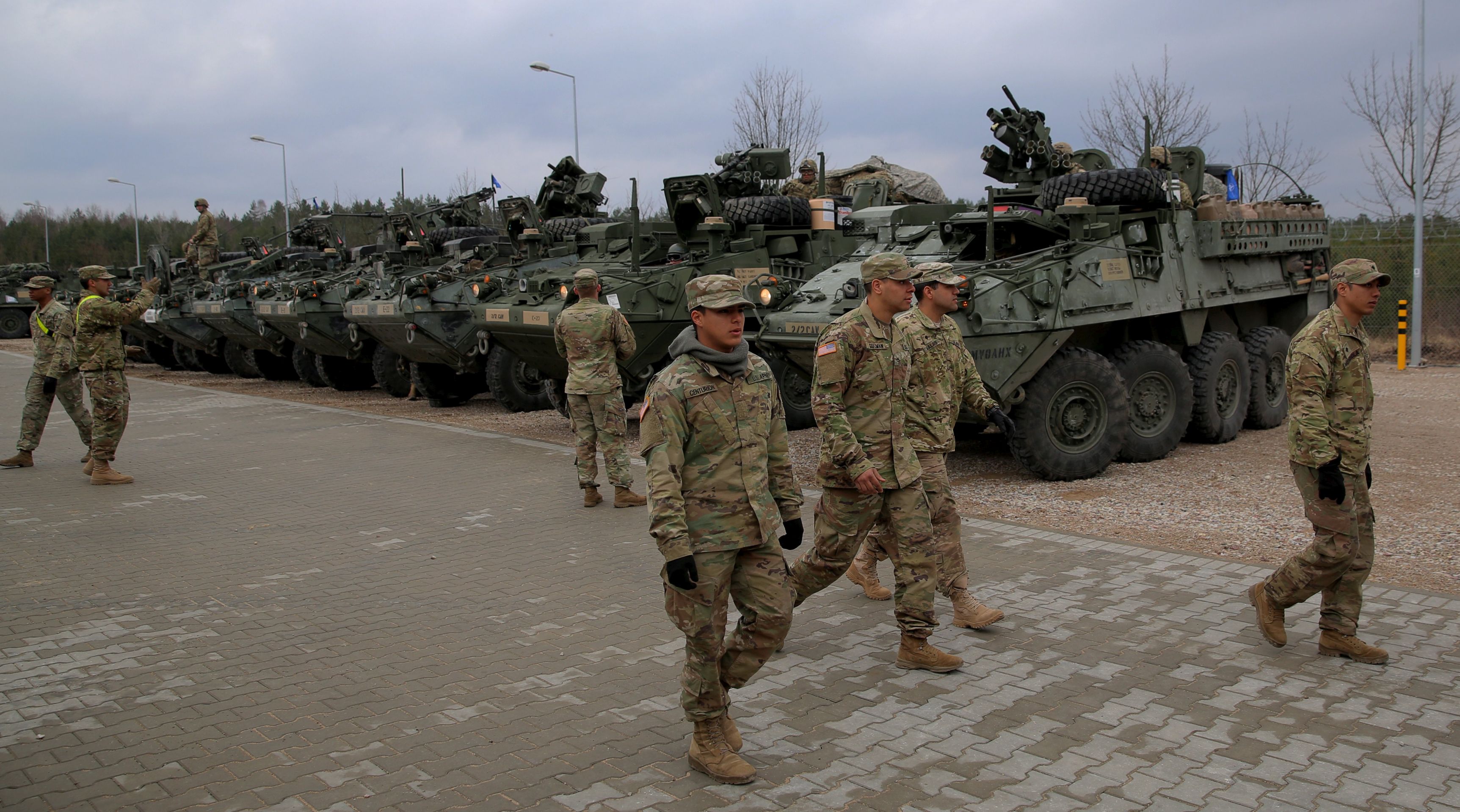 epa05881241 U.S. soldiers of the North Atlantic Treaty Organization (NATO) contingent arrive at the Ground Forces Training Center in Bemowo Piskie, near Orzysz in the north-eastern region of Poland, 31 March 2017. Some 1,000 soldiers along with their equipment and vehicles arrived to the training area where they will be stationed as part of the reinforcement of the NATO's eastern flank.  EPA/TOMASZ WASZCZUK POLAND OUT