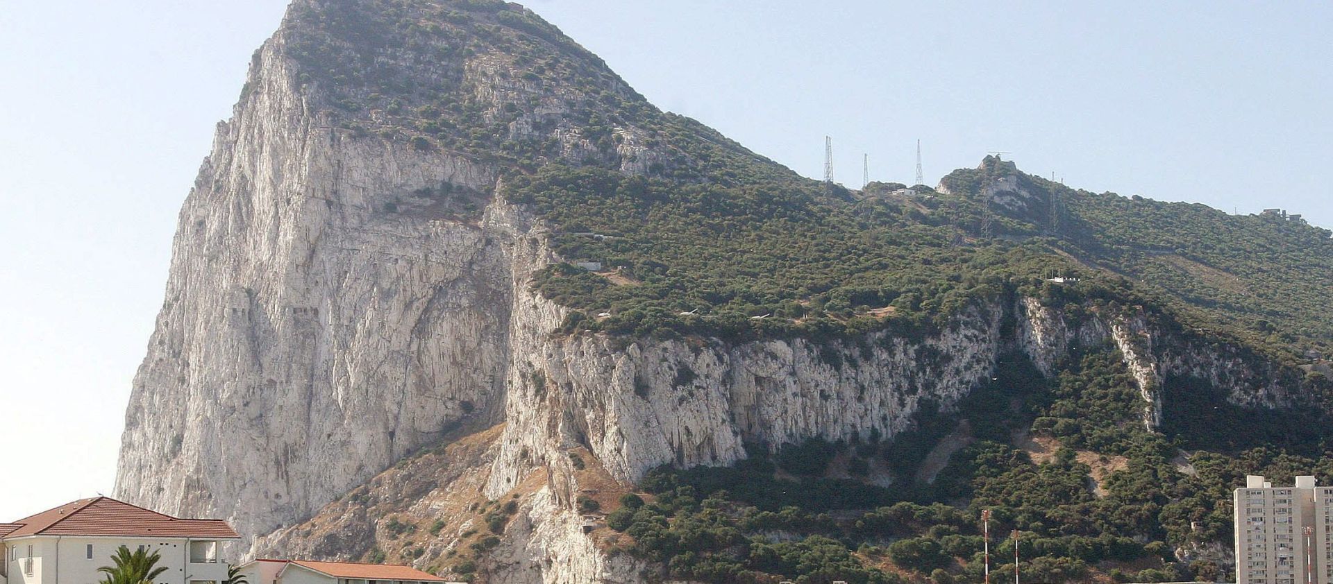epa05882306 (FILE) - A file photograph showing the British Overseas Territory of Gibraltar, 10 July 2004. The Government of Gibraltar stated on 01 April 2017 that Gibraltar notes the reference to Gibraltar in the draft Guidelines published by the European Council 0n 31 March 2017. The exit negotiations clearly include Gibraltar despite Spain’s attempts to also have Gibraltar excluded from them. Gibraltar has shamefully been singled out, however, for unfavourable treatment by the Council, at the behest of Spain, in these draft guidelines in respect of the second agreement on the future between the UK and the EU.  EPA/ANDRES CARRASCO RAGEL