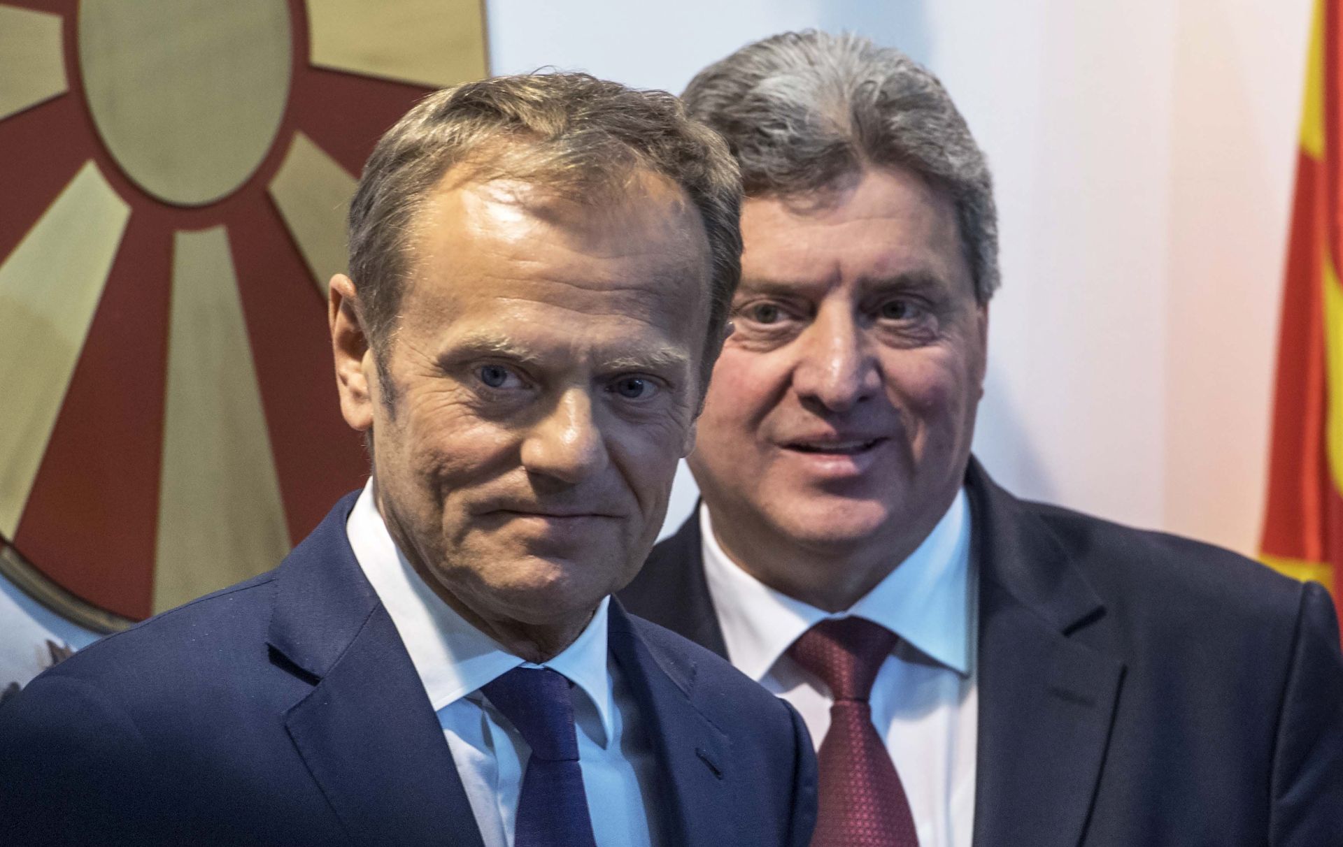 epa05886081 Donald Tusk, President of the European Council reacts during a joint press conference with Macedonian President George Ivanov (R) in Skopje, The Forner Yugoslav Republic of Macedonia (FYROM), 03 April 2017. Tusk is on a one day working visit to Macedonia.  EPA/GEORGI LICOVSKI