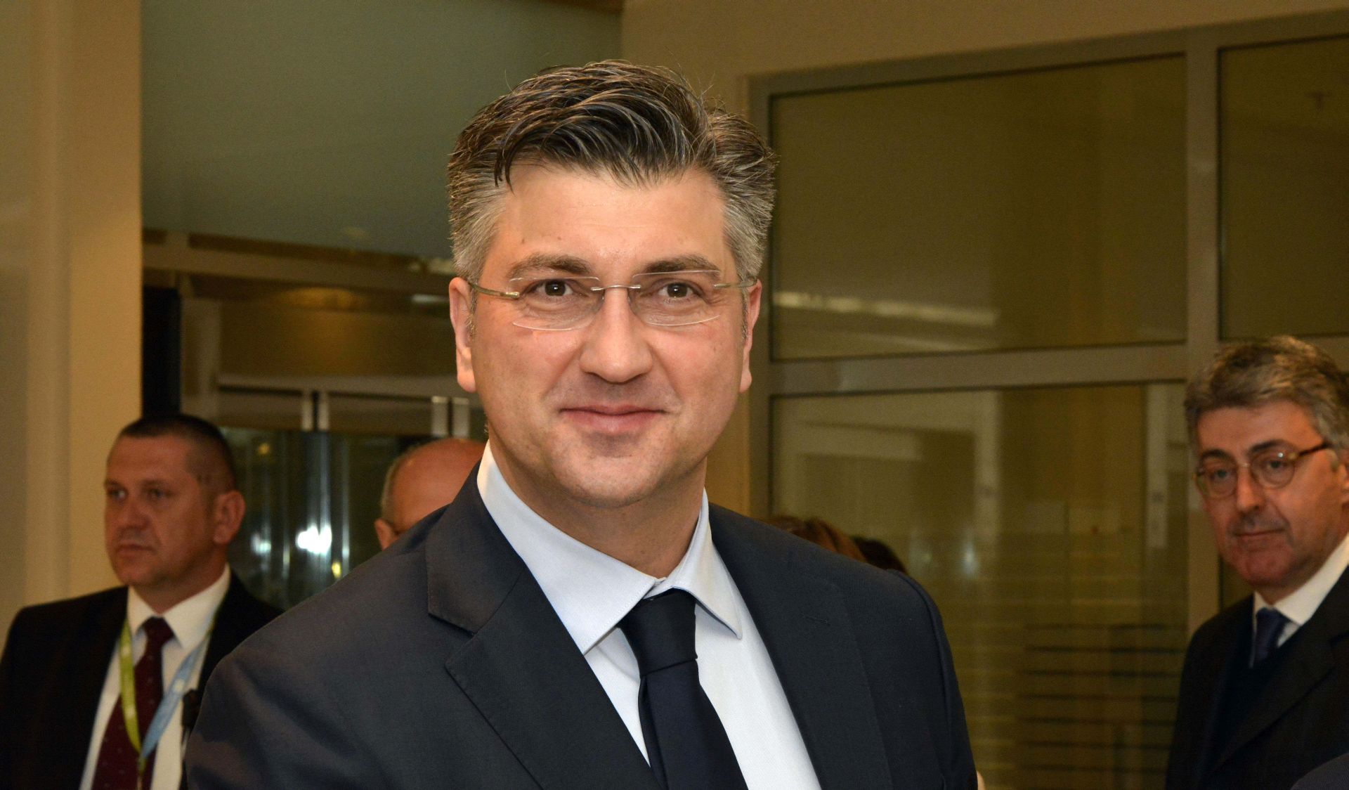 Mostar, 4.4.2017 - Drugog i zavrnog dana posjeta Mostaru, hrvatski premijer Andrej Plenkoviæ neslubeno se sastao s predsjedavajuæim Vijeæa BiH Denisom Zvizdiæem. Na slici Andrej Plenkoviæ tijekom susreta u Hotelu Mepas u Mostaru.
foto HINA/ FENA/ Emanuel Soca/ ua