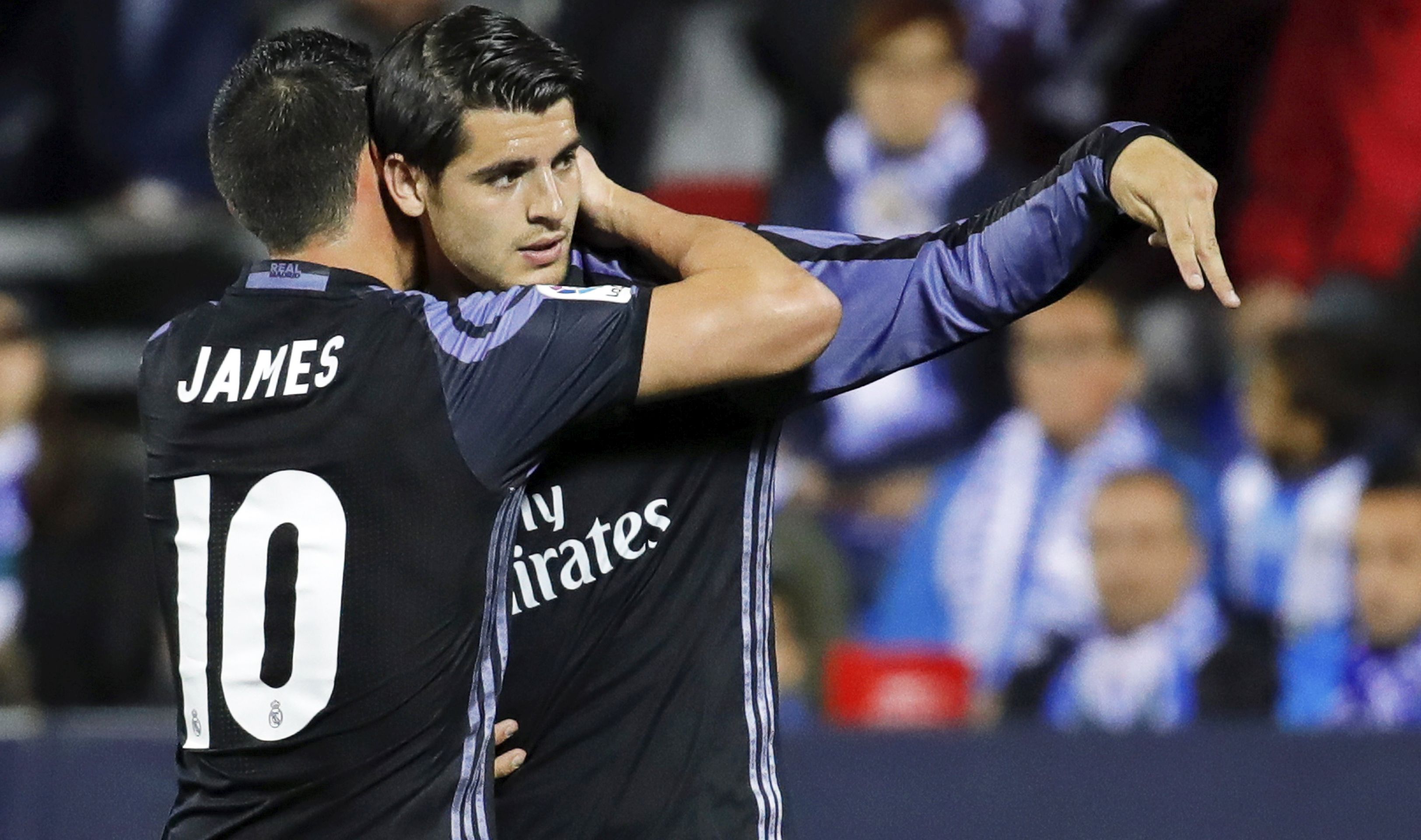 epa05890958 Real Madrid's striker Alvaro Morata (R) celebrates with his teammate James Rodriguez (L) after scoring a goal during the Spanish Primera Division soccer match between CD Leganes and Real Madrid at Butarque stadium in Madrid, Spain, 05 April 2017.  EPA/JUANJO MARTIN