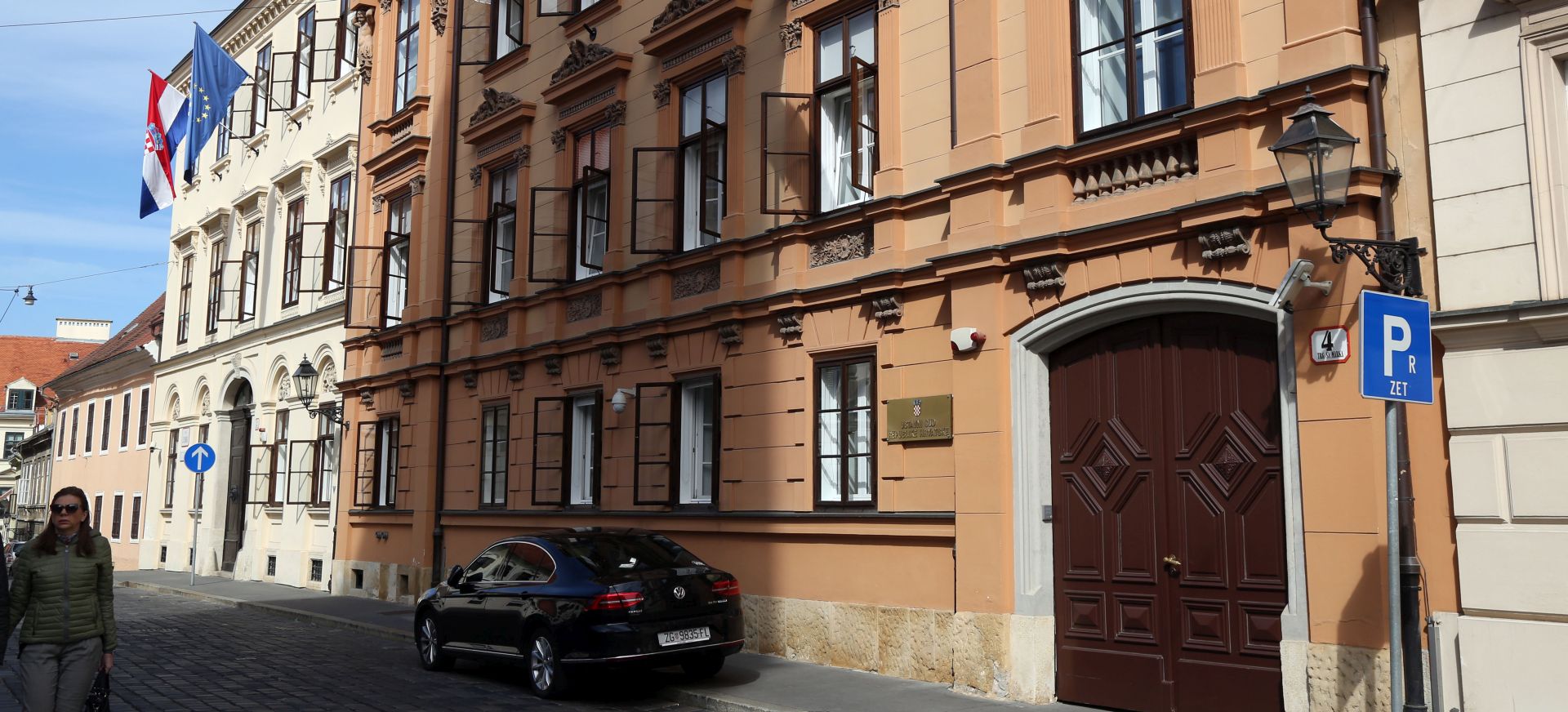 Zagreb, 07.04.2017 - Konferencija za novinare Ustavnog suda na kojoj su objavljene odluke o ustavnosti izmijenjenih zakona o potroaèkom kreditiranju i kreditnim institucijama, odnosno konverziji 'vicarca' te o zakonu o lokalnim izborima. Nedavno donesene odluke o suglasnosti s Ustavom Zakona o izmjenama i dopunama Zakona o potroaèkom kreditiranju, Zakona o kreditnim institucijama, odnosno zakona o konverziji vicarca te dopunjenog Zakona o lokalnim izborima. Na fotografiji zgrada Ustavnog suda.
foto HINA / Denis CERIÆ /dc