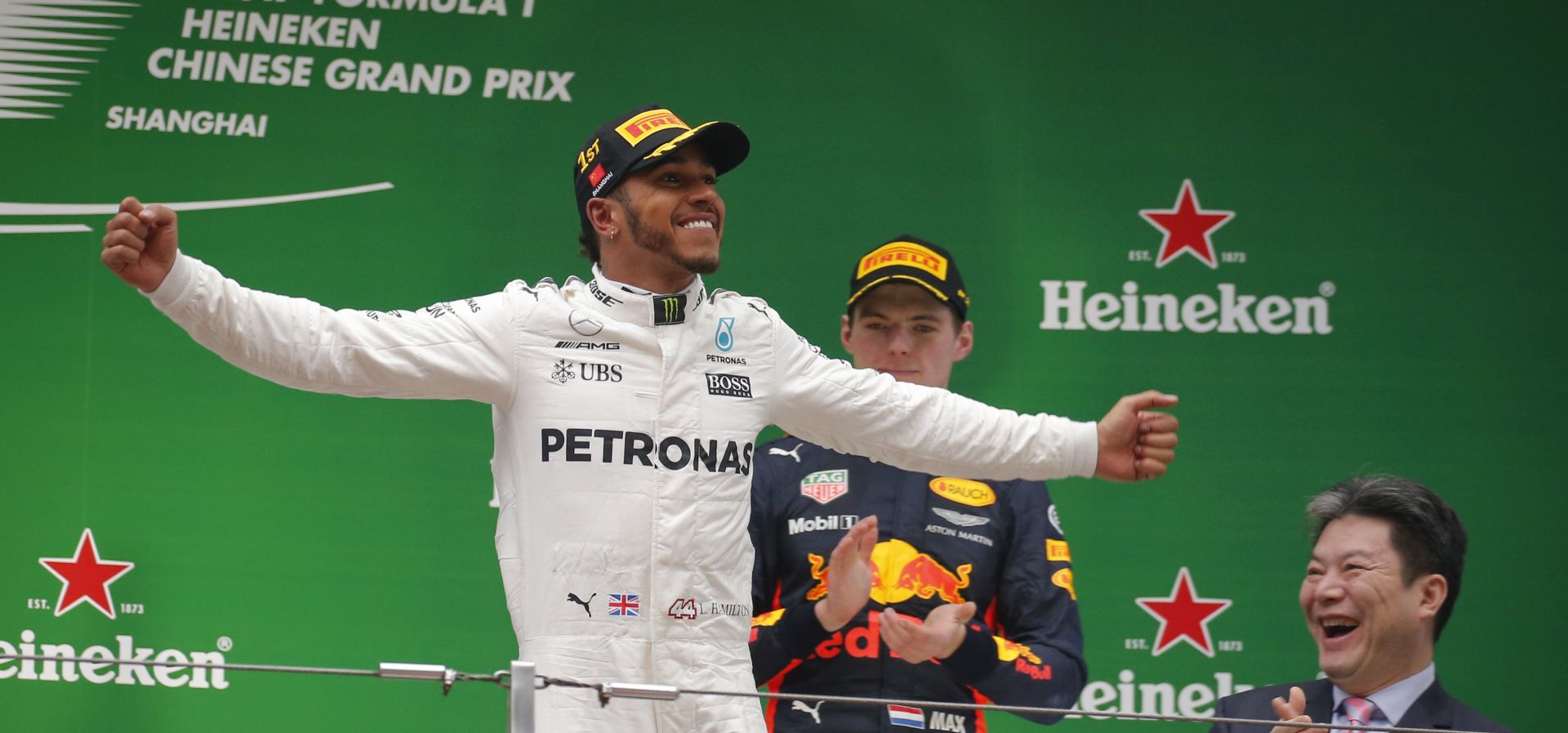 epa05898691 British Formula One driver Lewis Hamilton of Mercedes AMG GP celebrates with team members after winning the 2017 Chinese Formula One Grand Prix at the Shanghai International circuit in Shanghai, China, 09 April 2017.  EPA/DIEGO AZUBEL
