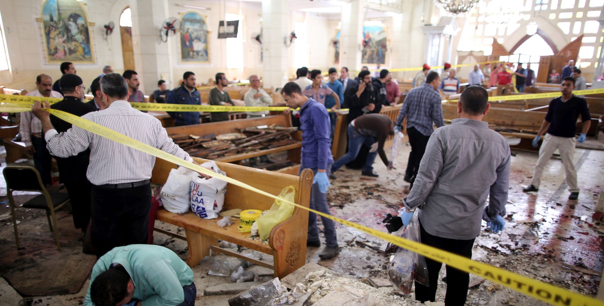 epa05899039 Security personnel investigate the scene of a bomb explosion inside Mar Girgis church in Tanta, 90km north of Cairo, Egypt, 09 April 2017. According to the Egyptian Health Ministry, at least 28 were killed and 71 injured in a bomb explosion at Mar Girgis Coptic church in the central delta city of Tanta during the Palm Sunday mass.  EPA/KHALED ELFIQI ATTENTION EDITORS: PICTURE CONTAINS GRAPHIC CONTENT