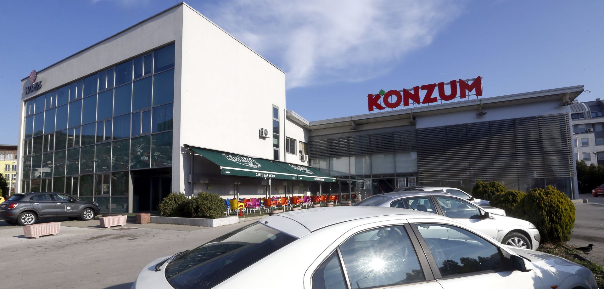 epa05902718 An exterior view of the Konzum Supermarket in Sarajevo, Bosnia and Herzegovina, 11 April 2017. Konzum is Croatia's biggest retail chain, with stores in Bosnia and Herzegovina and in Serbia. Konzum is a part of Agrokor group.  EPA/FEHIM DEMIR