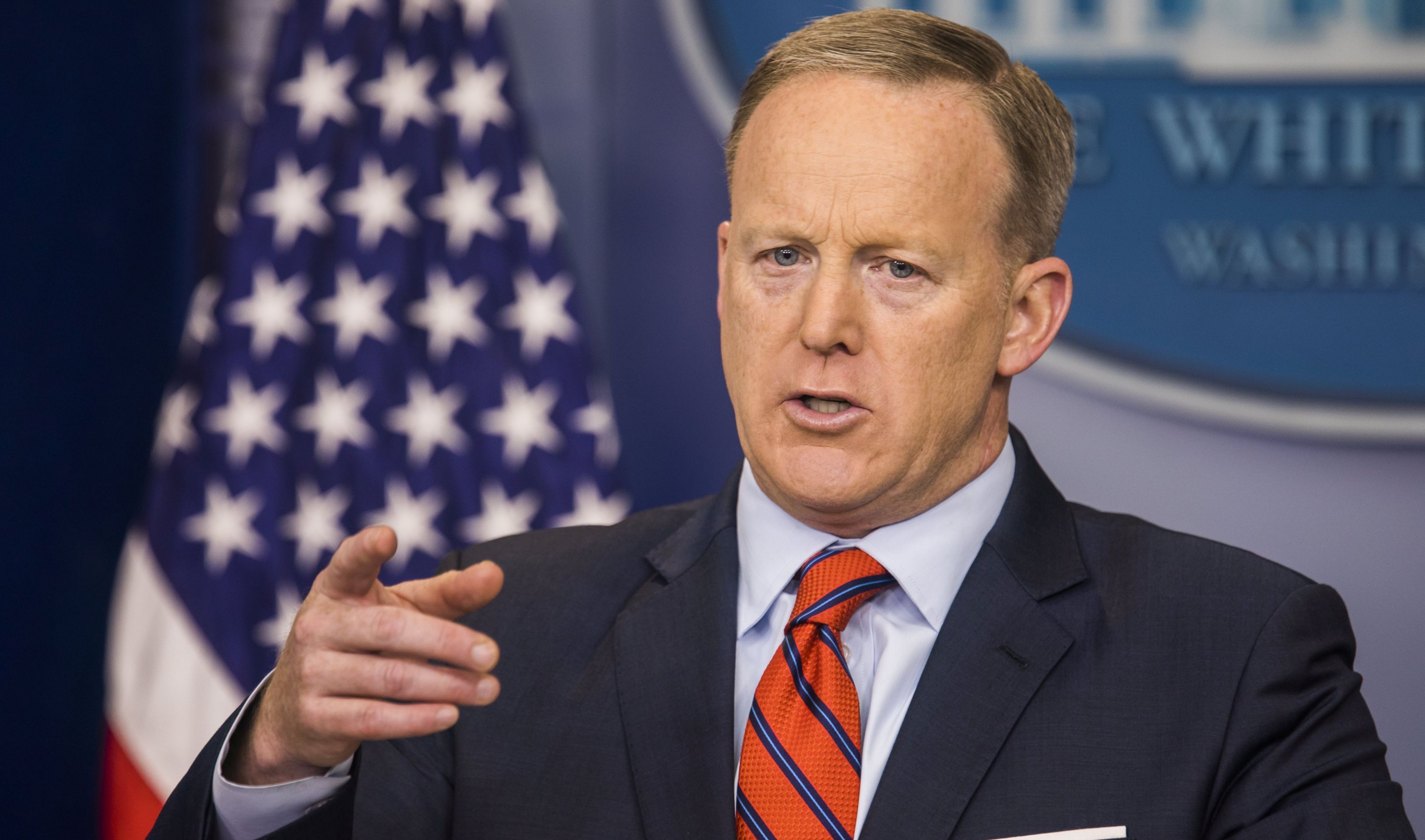 epa05903288 White House Press Secretary Sean Spicer speaks to the media during his daily briefing in the White House Press Briefing Room in Washington, DC, USA, 11 April 2017. Spicer spoke about Russia, North Korea, Syria, and the United Airlines incident.  EPA/JIM LO SCALZO