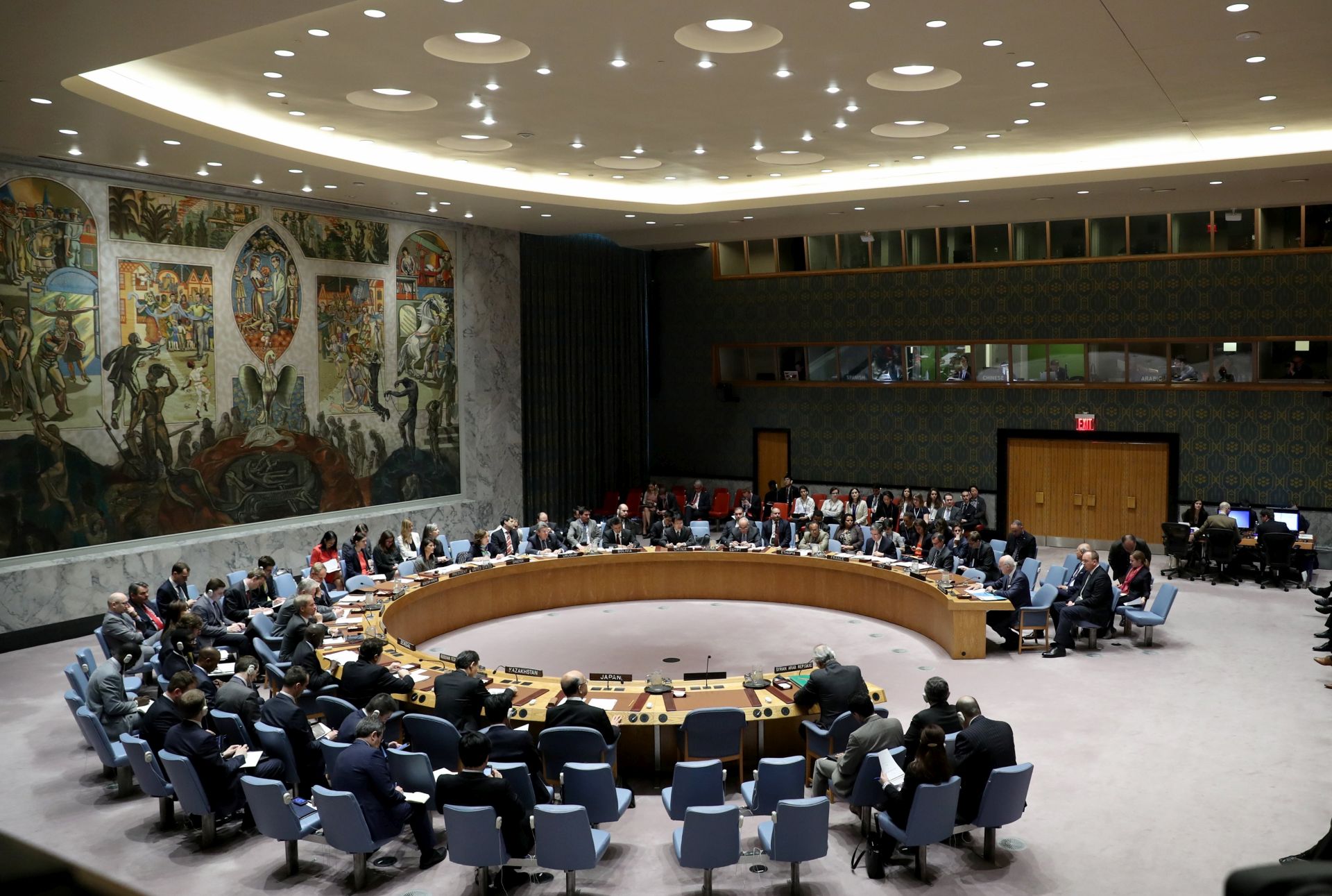 epa05904491 Italian-Swedish diplomat Staffan de Mistura addresses members of the United Nations (UN) Security Council on the situation in Syria at UN headquarters in New York, New York, USA, 12 April 2017.  EPA/ANDREW GOMBERT