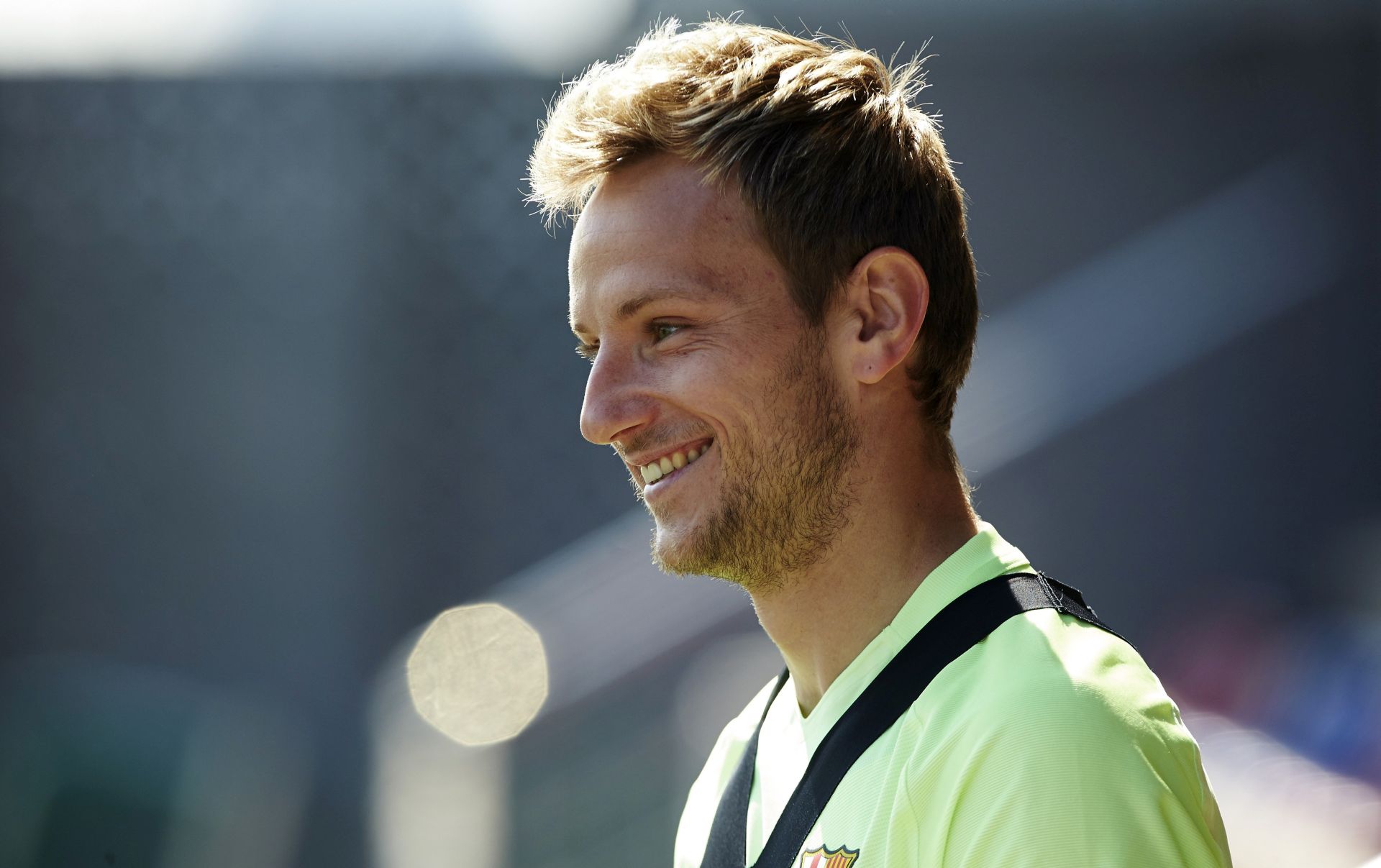 epa05907300 FC Barcelona's Swiss midfielder Ivan Rakitic smiles while arrives for a training session at the team's Joan Gamper de Sant Joan Despi sports complex in Barcelona, northeastern Spain, 14 April 2017. FC Barcelona will face Real Sociedad in a Spanish Primera Division League soccer match on 15 April.  EPA/Alejandro García