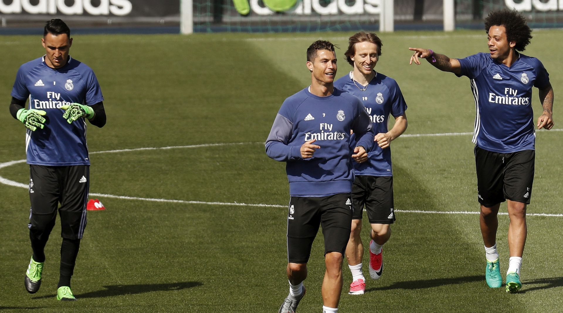 epa05907287 Real Madrid's players (L-R) Costa Rican goalie Keylor Navas, Portuguese Cristiano Ronaldo, Croatian Luka Modric, and Brazilian Marcelo Vieira, during a team's training session at Valdebebas Sports City in Madrid, Spain, 14 April 2017. Real Madrid will face Sporting Gijon in a Spanish Primera Division soccer match the upcoming 15 April.  EPA/Chema Moya