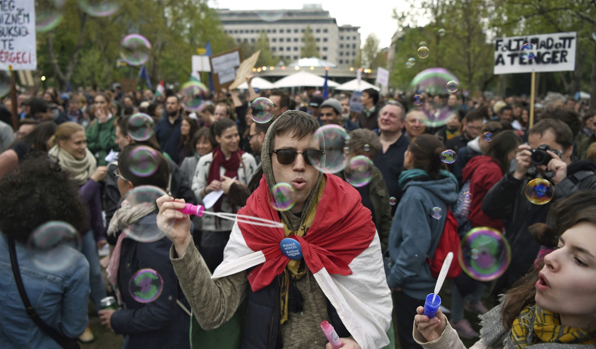 epa05909774 Following the call of the Hungarian Facebook group called We Shall Not Stay Silent people protest against what they say the intimidating policy of the Hungarian government in the downtown of Budapest, Hungary, 15 April 2017.  EPA/Zoltan Balogh HUNGARY OUT