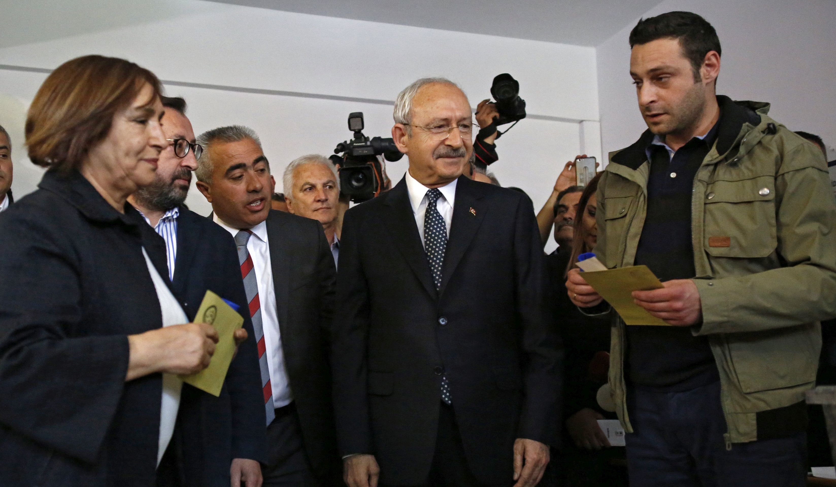 epa05911690 Kemal Kilicdaroglu (C), leader of main opposition party Republican People's Party (CHP), with supporters while casting his vote at a polling station for a referendum on the constitutional reform in Istanbul, Turkey, 16 April 2017. Kilicdaroglu said he will not accept a victory of the 'Yes' vote. Turkish state-run news agency Anadolu reports a narrow lead for the 'Yes' vote in the unofficial results. The proposed reform, passed by Turkish parliament on 21 January, would change the country's parliamentarian system of governance into a presidential one, which the opposition denounced as giving more power to Turkish President Erdogan.  EPA/TUMAY BERKIN