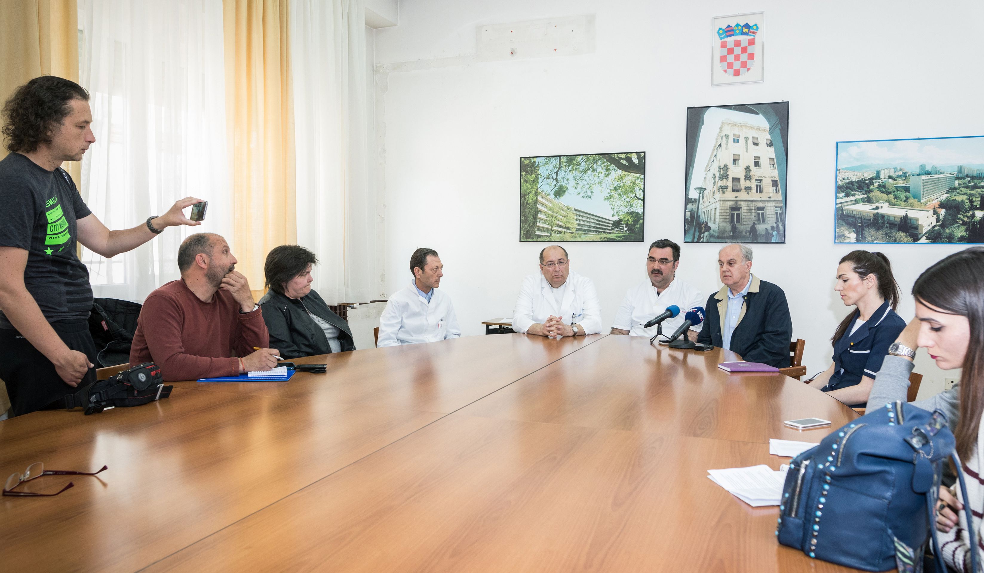 Split, 19.04.2017. - U Upravnoj
zgradi KBC Firule održala se konferencija za tisak na kojoj je Tim za opekline KBC-a Split izvijestio javnost o zdravstvenom stanju bolesnika s opeklinama koji se liječe u KBC-u Split.
foto HINA/ Milan ŠABIĆ