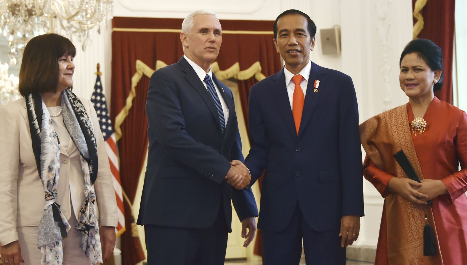 epa05916310 Indonesian President Joko Widodo (2-R) and first lady Iriana (R) greet US Vice President Mike Pence (2-L) and his wife Karen Batten (L) during their meeting at Merdeka Palace in Jakarta, Indonesia, 20 April 2017. Pence is currently on a 10-day trip in Asia.  EPA/BAY ISMOYO / POOL