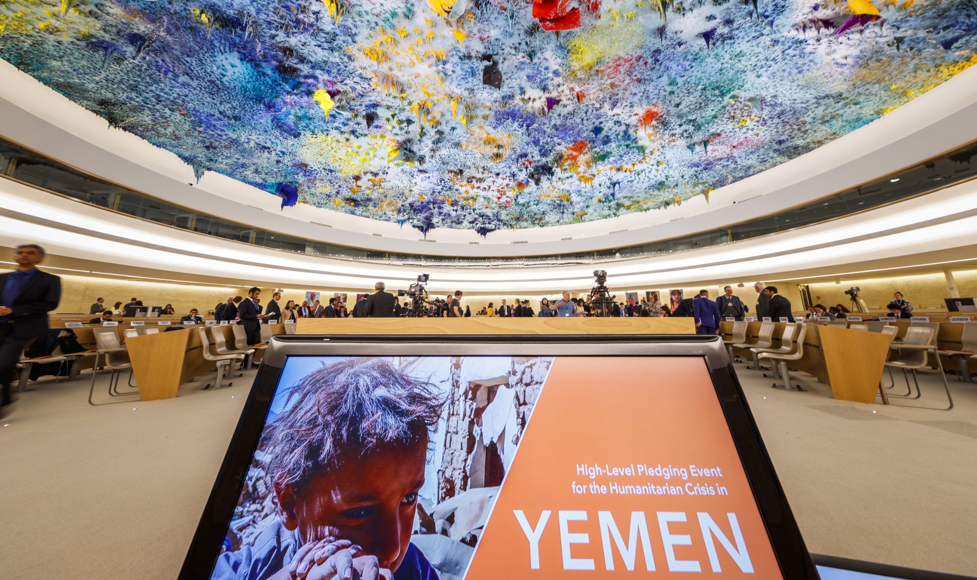 epa05926464 A television monitor before the high-level pledging event for the humanitarian crisis in Yemen at the European headquarters of the United Nations in Geneva, 25 April 2017. Members of the international community gathered for a pledging conference on Yemen to ease the suffering of the conflict battered Arab country, where millions of people are in desperate need of assistance.  EPA/VALENTIN FLAURAUD