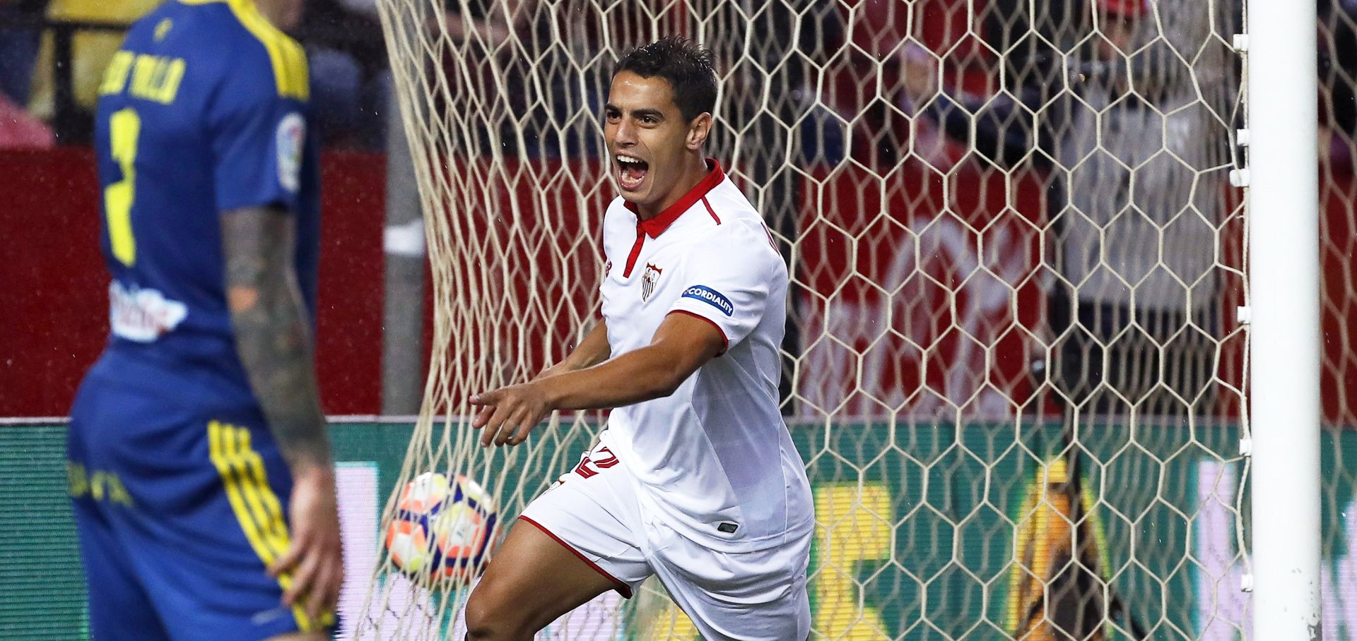 epa05931752 Sevilla's French striker Wissam Ben Yedder celebrates after scoring the 2-1 lead during the Spanish Primera Division soccer match between Sevilla FC and Celta Vigo at Sanchez-Pizjuan stadium in Seville, Spain, 27 April 2017.  EPA/JULIO MUNOZ