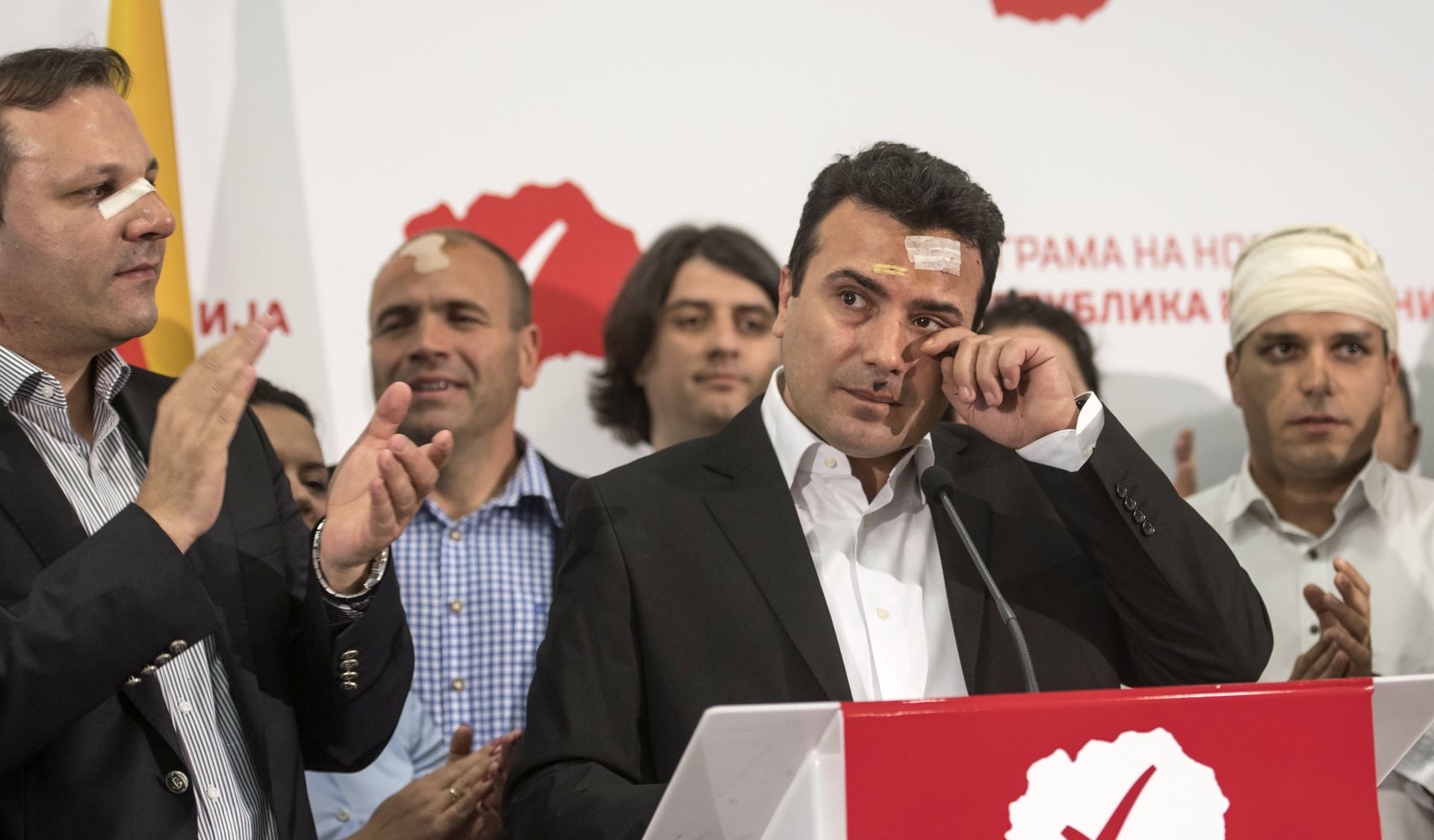 epa05932891 The leader of the Social Democratic Union of Macedonia, Zoran Zaev (C) and members of his party attend a press conference in Skopje, The Former Yugoslav Republic of Macedonia, 28 April 2017 issuing an incident last night when protesters stormed the parliament.  EPA/GEORGI LICOVSKI