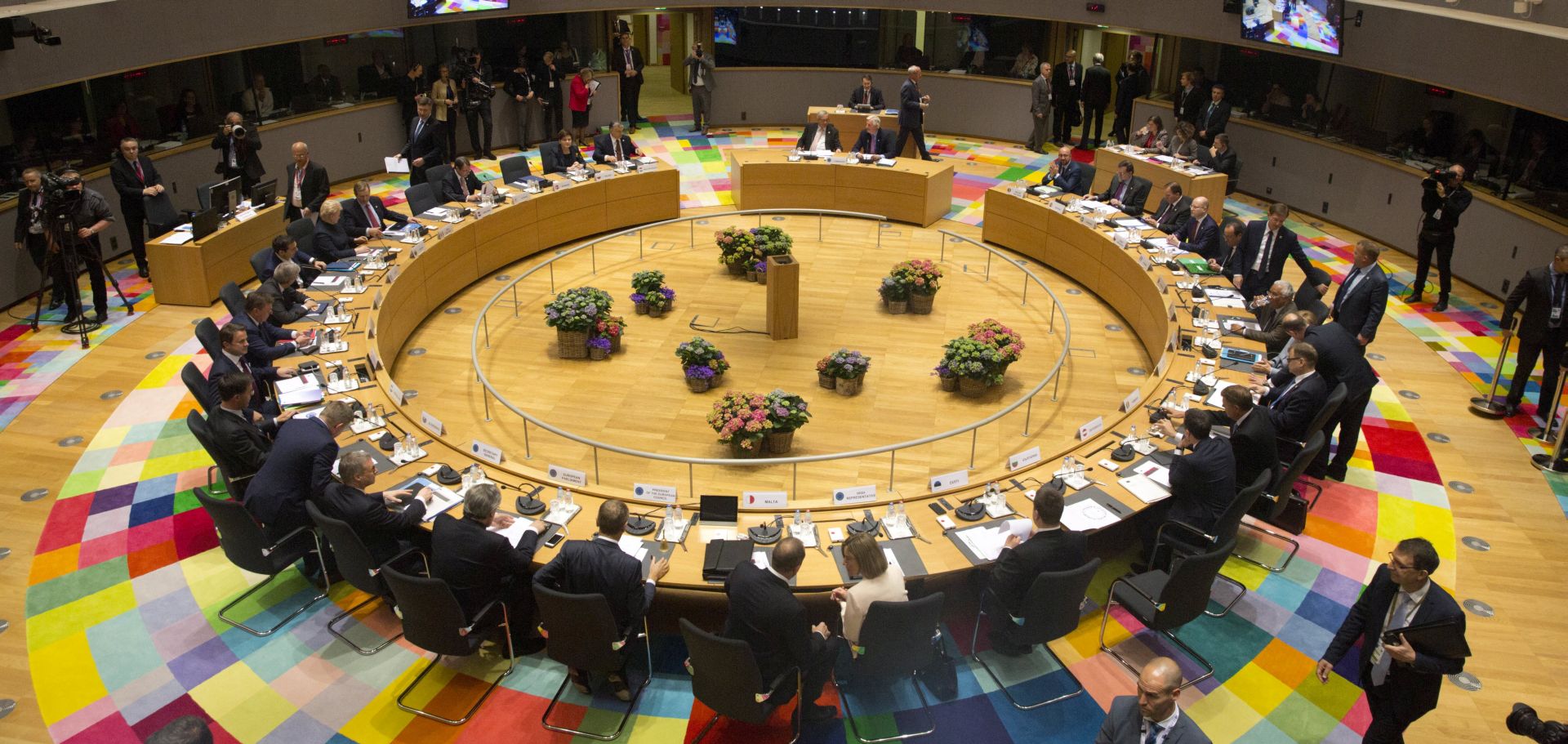 epa05934770 A general view prior to the start of a special European summit in Brussels, Belgium, 29 April 2017. The special European Council meeting of the 27 remaining member countries is expected to discuss and adopt the guidelines for the negotiations with the United Kingdom following their so-called 'Brexit' referendum and triggering the Article 50 in March to leave the European Union.  EPA/VIRGINIA MAYO / POOL