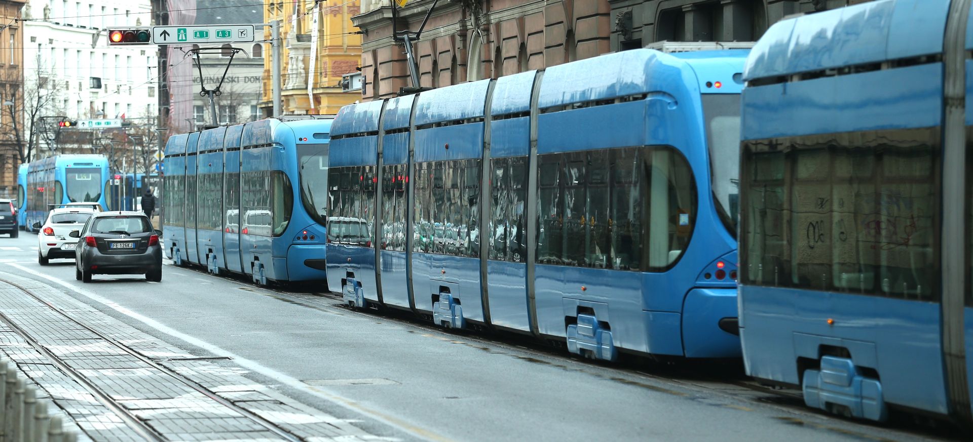 06.02.2017., Zagreb - Zastoj tramvajskog prometa zbog ostecenja energetske mreze, a time i nestanka elektricne energije u Frankopanskoj ulici i okolnim pravcima.
Photo: Sanjin Strukic/PIXSELL