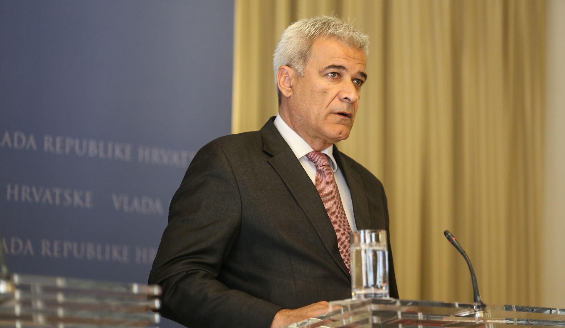 10.04.2017., Zagreb - Na sjednici Vlade premijer Plenkovic imenovao Antu Ramljaka povjerenikom za Agrokor. 
Photo. Igor Soban/PIXSELL