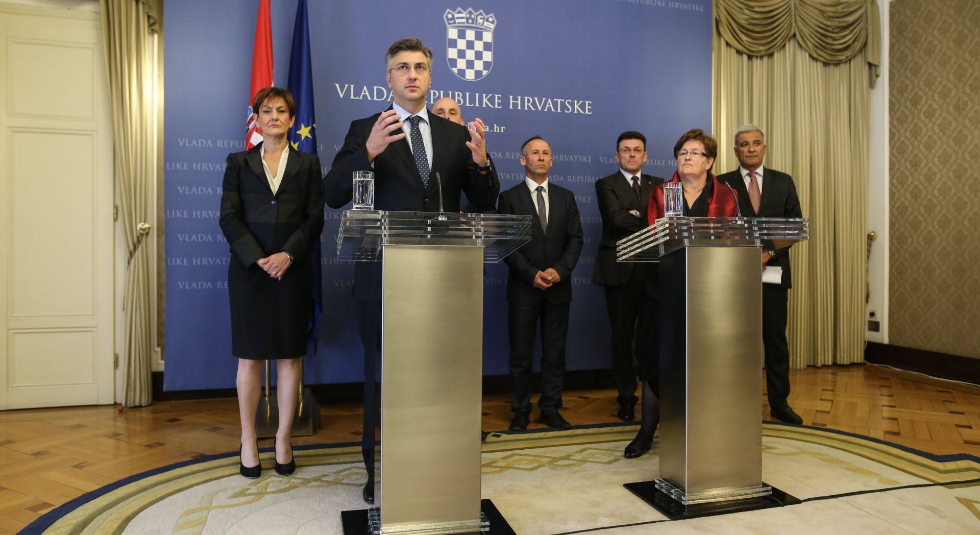 10.04 2017., Zagreb - Konferencija za medije nakon sastanka s dobavljacima Agrokora u Vladi. Martina Dalic, Andrej Plenkovic, Tomislav Tolusic, Mato Brlosic, Marica Vidakovic, Luka Burilovic, Ante Ramljak.    
Photo: Igor Soban/PIXSELL