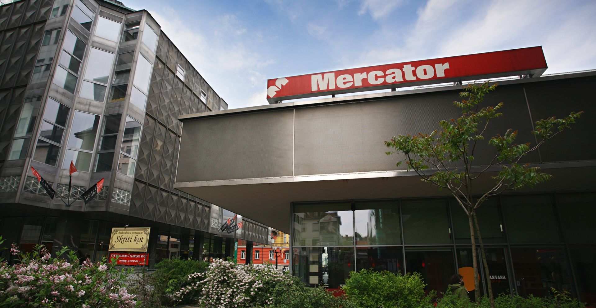 26.04.2011., Ljubljana - Trgovina Mercator u centru Ljubljane na Ajdovscini - ilustracija. Sjednica Nadzornog odbora Pivovarne Lasko, na kojoj se trebala donijeti konacna odluka o prodaji 23,34 posto dionica u vlasnistvu te tvrtke Agrokoru, danas je prekinuta. 
Photo Tomislav Miletic/PIXSELL