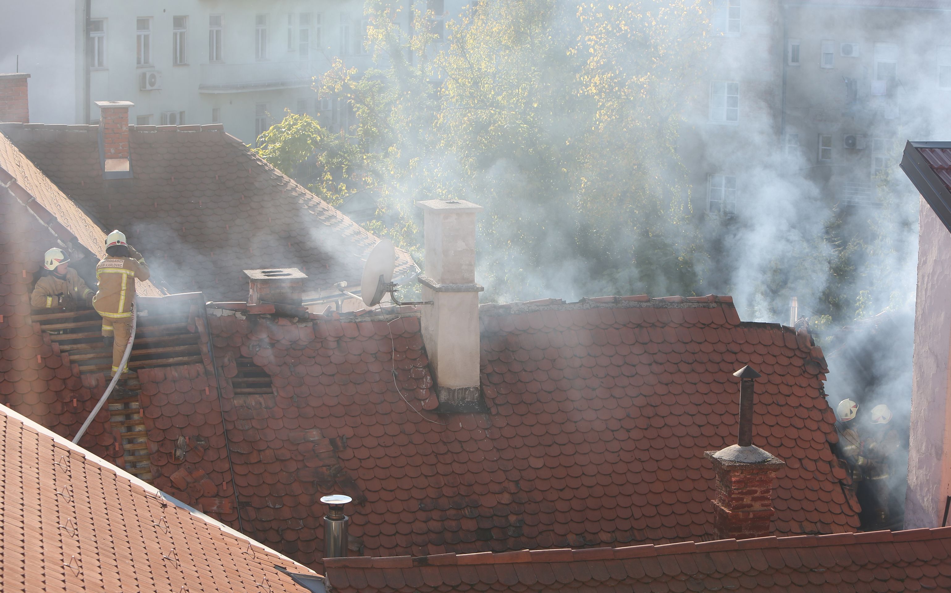 12.10.2016., Karlovac - U eksploziji plina koja se u 14,10 sati dogodila na Strossmayerovom trgu smrtno je stradala jedna osoba. Prema prvim informacijama poginula je zena koja je zivjela u stanu sa suprugom. Photo: Kristina Stedul Fabac/PIXSELL