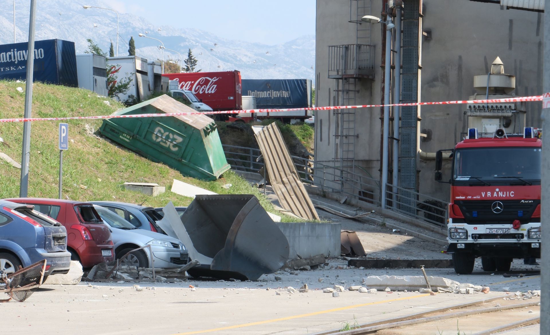 14.04.2017., Split - Snazna eksplozija zatresla je Split. Eksplodirao je silos za psenicu u Sjevernoj luci. Dvije osobe su teze, a dvije lakse ozlijedjene. Photo: Ivo Cagalj/PIXSELL