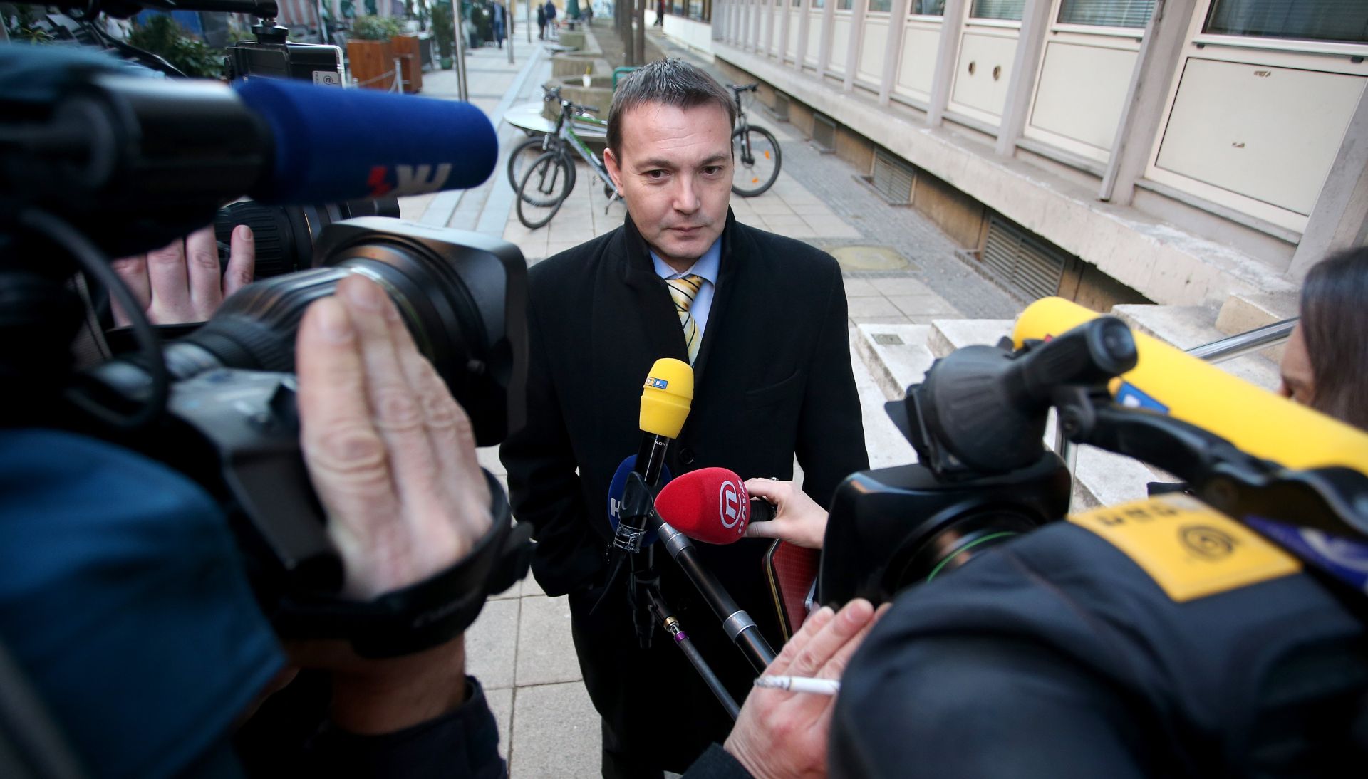 15.02.2017., Zagreb, Iblerov trg - Arsen Bauk dolazi na sjednicu stranackog Predsjednistva u sjediste SDP-a.
Photo: Igor Kralj/PIXSELL