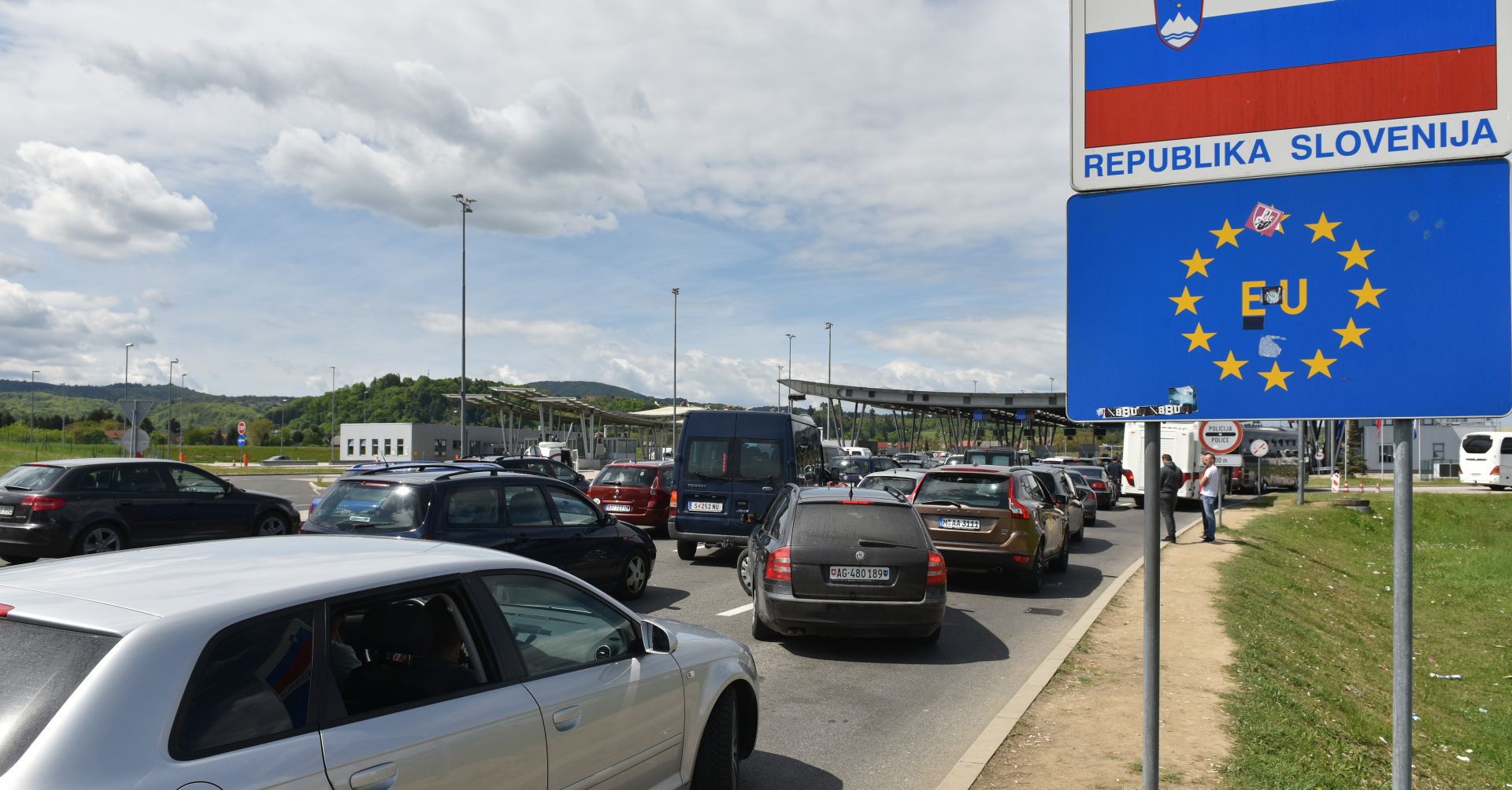 17.04.2017., Bregana - Na granicnom prijelazu Bregana na izlazak iz Hrvatske nakon Uskrsnih blagdana ceka se vise od sat vremena. 
Photo: Davor Visnjic/PIXSELL