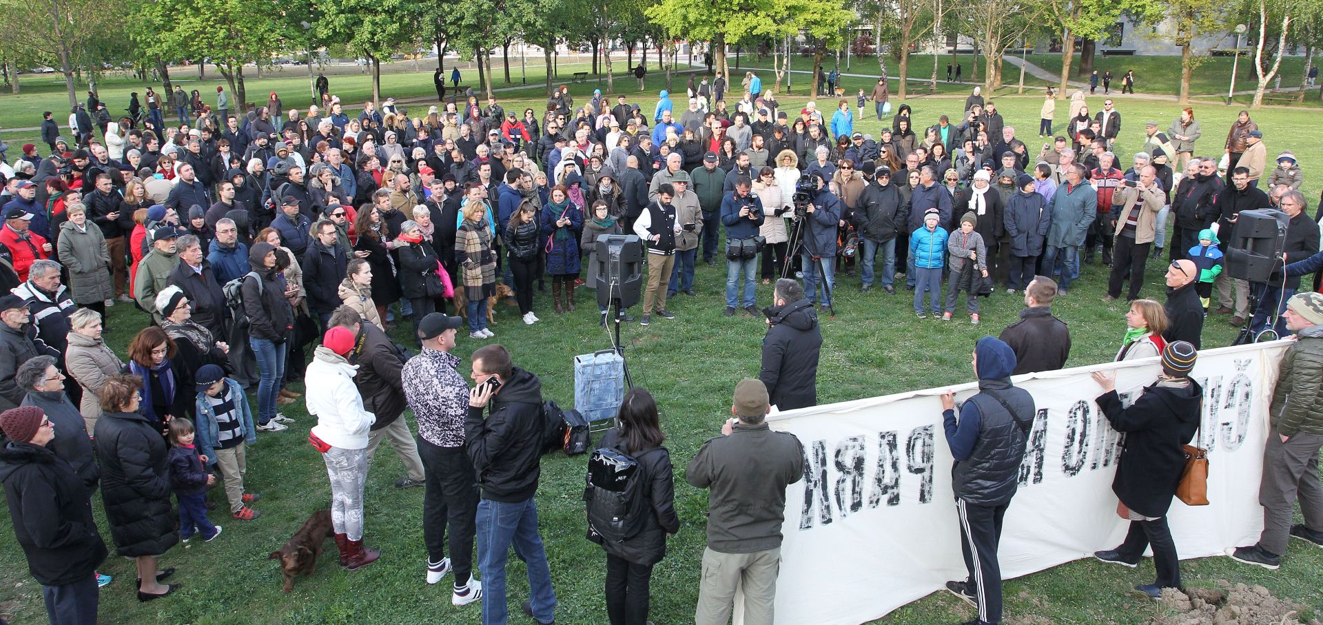 20.04.2017., Zagreb, Trnjanska savica -  Prosvjedno okupljanje gradjana u parku Trnjanska Savica pod nazivom Obranili smo jednom, obranit cemo opet, u organizaciji Inicijative Cuvamo nas park.  
Photo: Jurica Galoic/PIXSELL