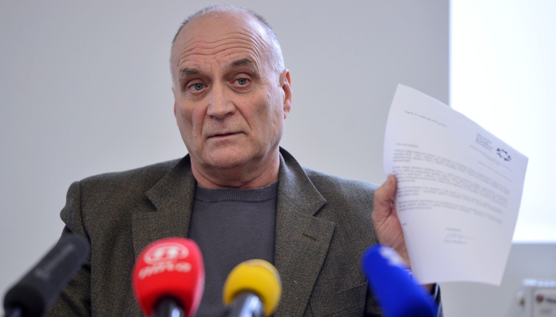 21.01.2017., Zagreb - Konferencija za medije Hrvatske udruge radnickih sindikata (HURS) o stavu Hrvatske udruge radnickih sindikata, INAS-a - Sindikata naftne djelatnosti i Nezavisnog sindikata Hrvatske elektroprivrede o najavljenoj privatizaciji HEP-a radi kupnje INA-e. Ozren Matijasevic. 
Photo: Marko Prpic/PIXSELL