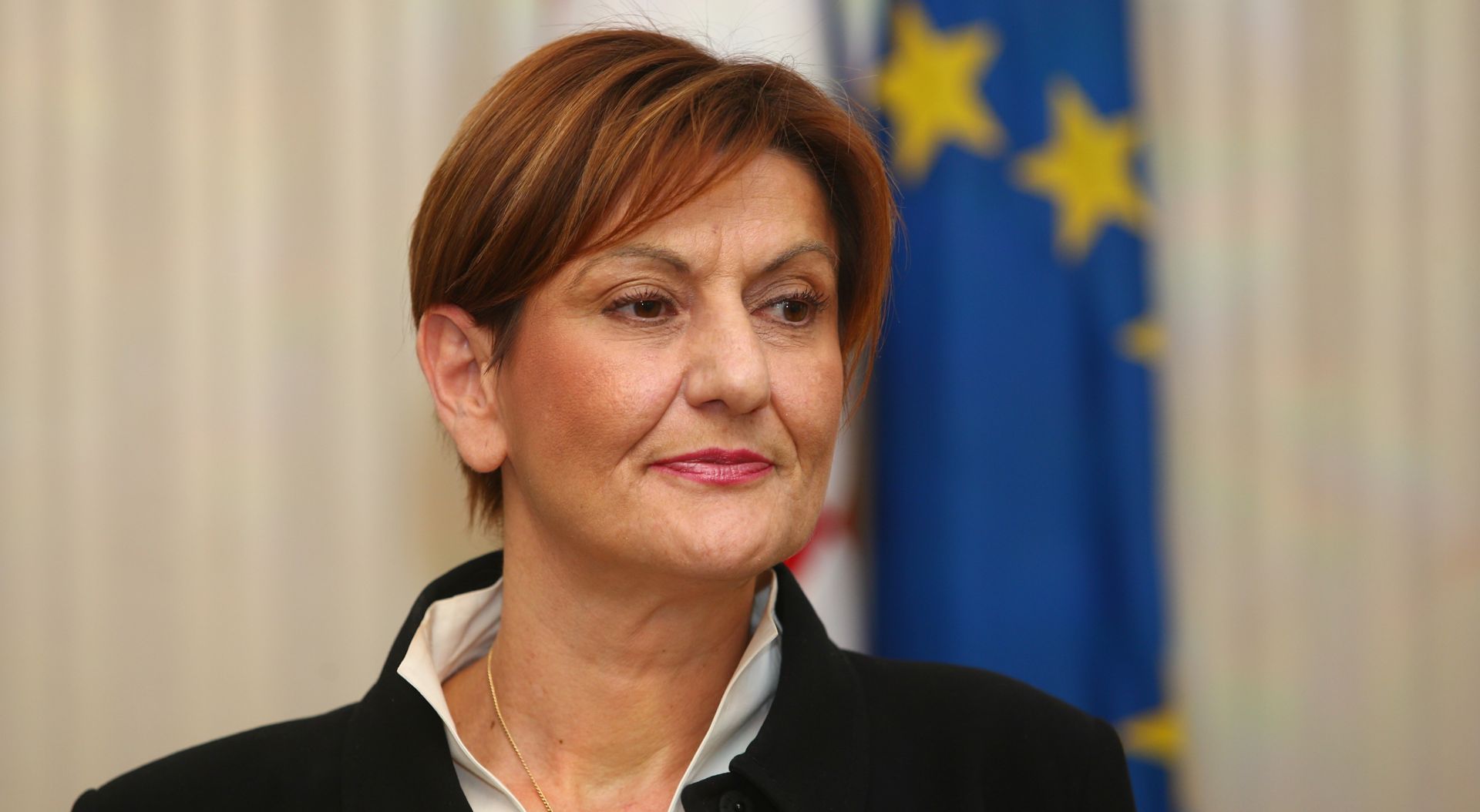 27.04.2017., Zagreb - Ministrica gospodarstva Martina Dalic nakon sjednice Vlade RH na kojoj je premijer Plenkovic razrijesio trojicu ministara MOST-a dala je izjavu za medije. 
Photo: Zeljko Lukunic/PIXSELL