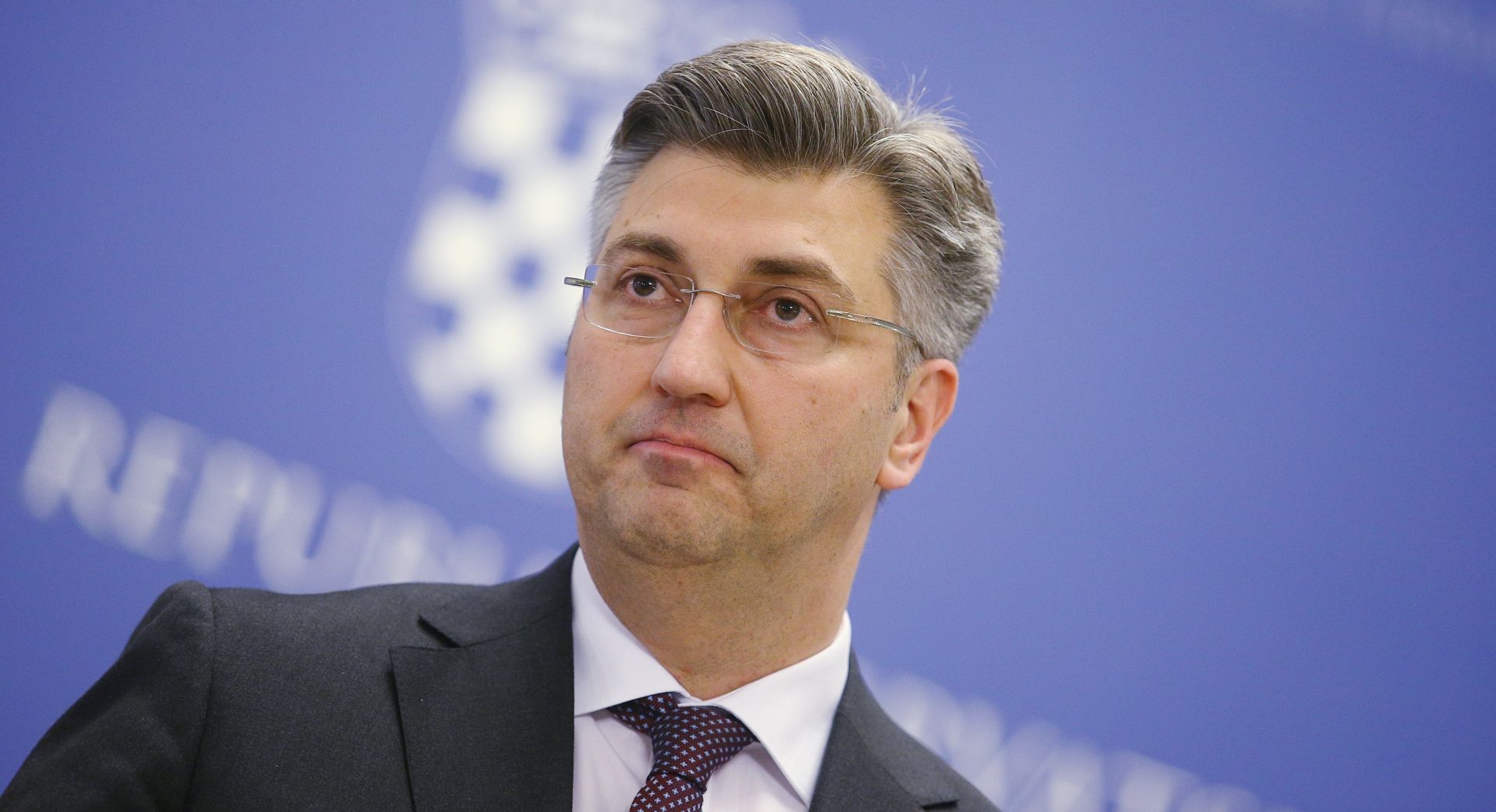 27.04.2017., Zagreb - Premijer Andrej Plenkovic obratio se javnosti nakon sjednice Vlade RH na kojoj je donio odluku o otkazivanju povjerenja trojici ministara iz redova MOST-a. Vlaho Orepic, Slaven Dobrovic i Ante Sprlje nisu podrzali odluku Vlade da se na zahtjev upucen Saboru za izglasavanjem povjerenja ministru financija Zdravku Maricu dade negativan odgovor. Photo: Zeljko Lukunic/PIXSELL