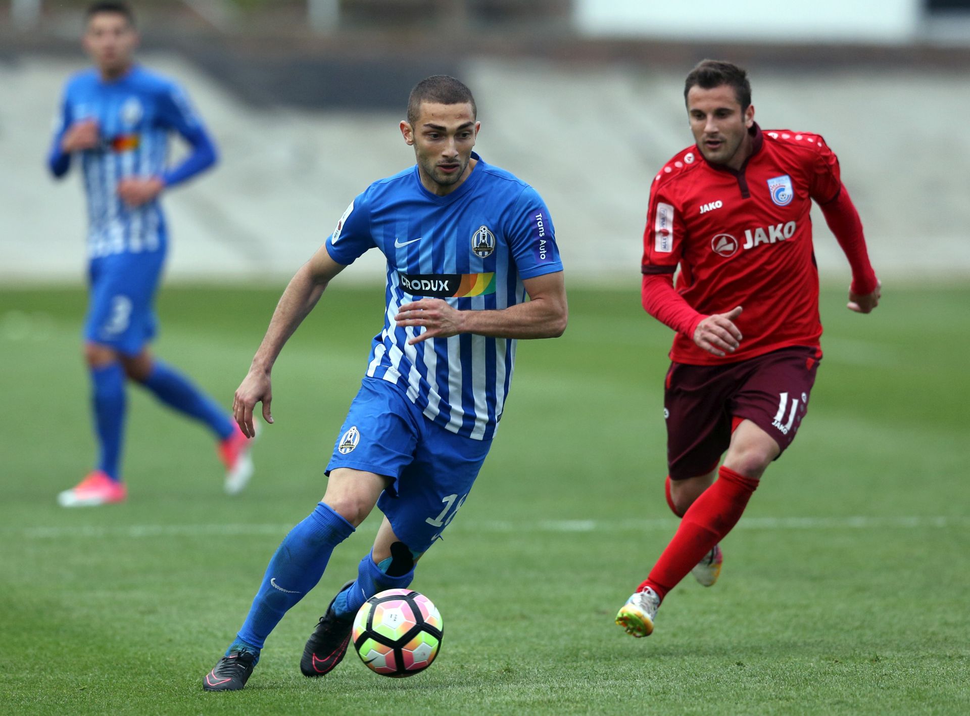 Zagreb, 7.4.2017 - Utakmica 27. kola Prve HNL Lokomotiva - Cibalia. Na slici Eros Greza i Dejan Glavica.
Foto HINA/ Dario GRZELJ/ dag