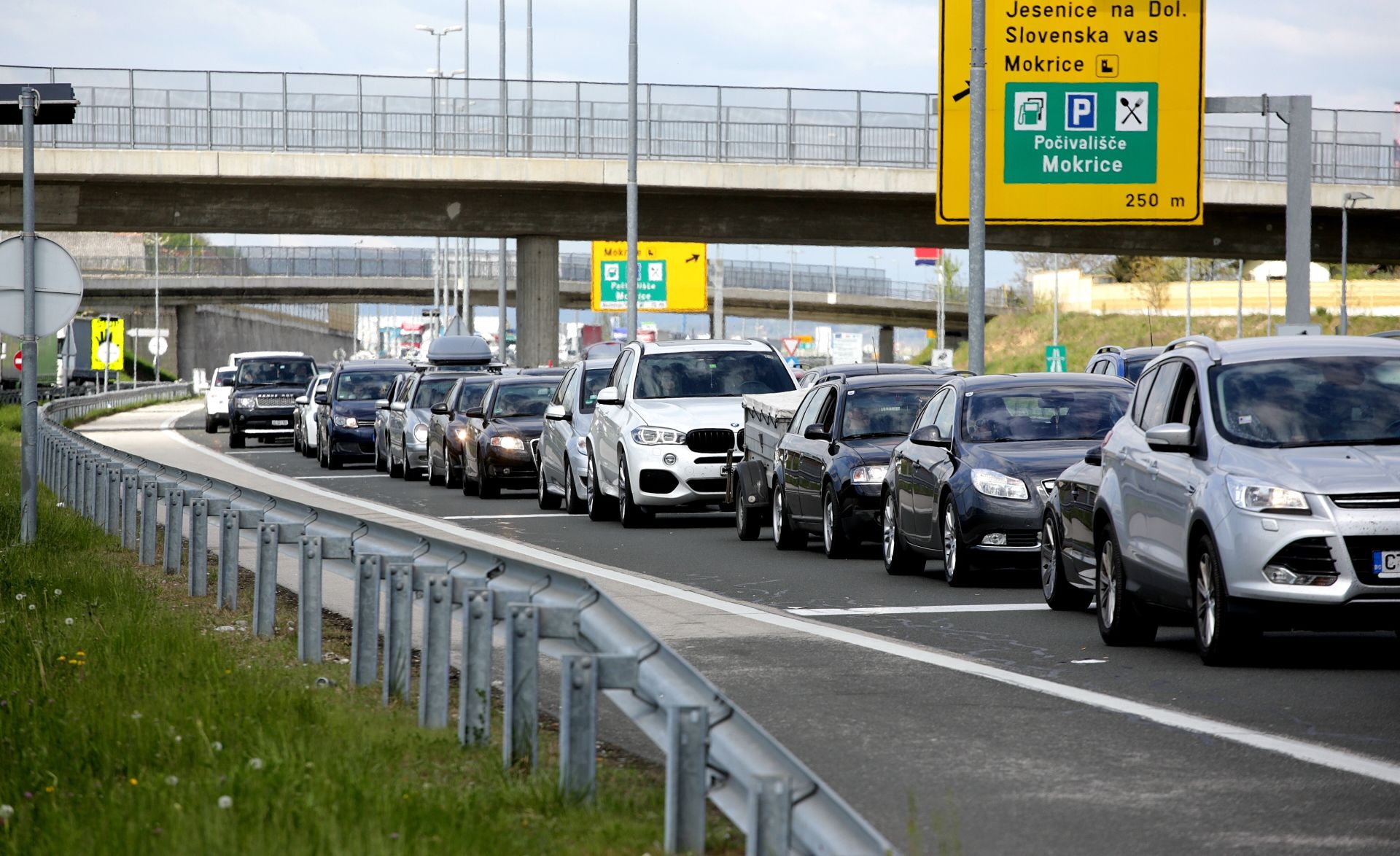 08.04.2017., Zagreb - Prometne guzve na granicnom prijelazu Bregana. Photo: Zarko Basic/PIXSELL