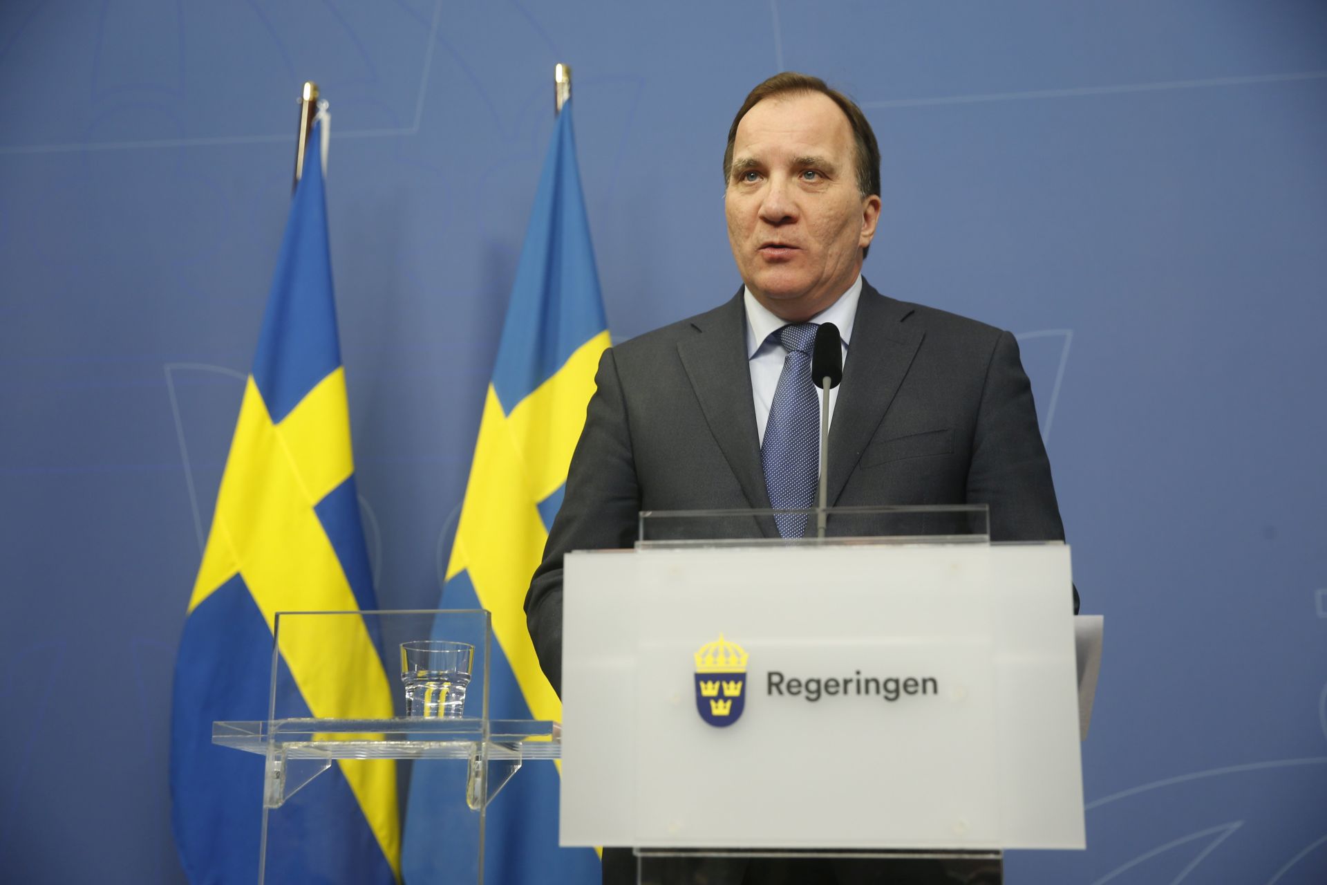 epa05895779 Swedish Prime Minister Stefan Lofven speaks at a press conference after the terror attack on Drottninggatan where four people were killed and fifteen injured when a truck crashed into department store Ahlens, in central Stockholm, Sweden, 07 April 2017.  EPA/Fredrik Sandberg/TT